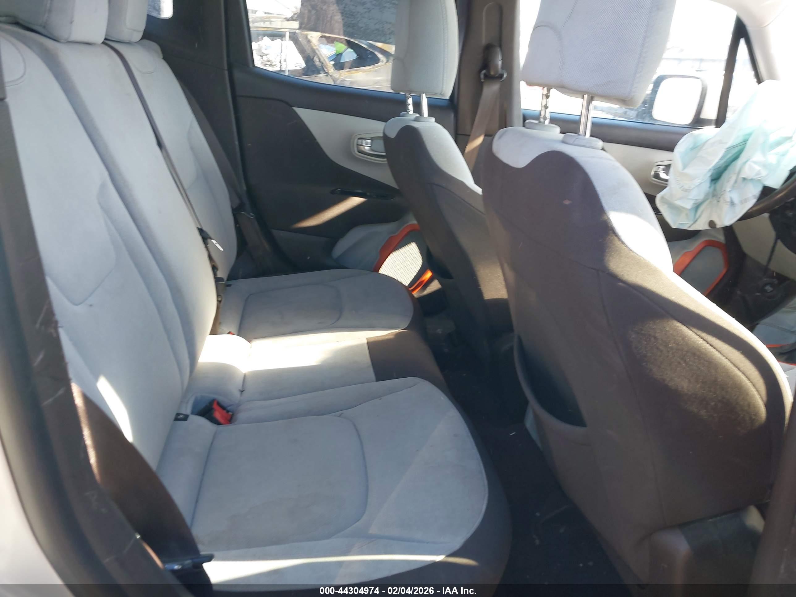 JEEP RENEGADE image 8