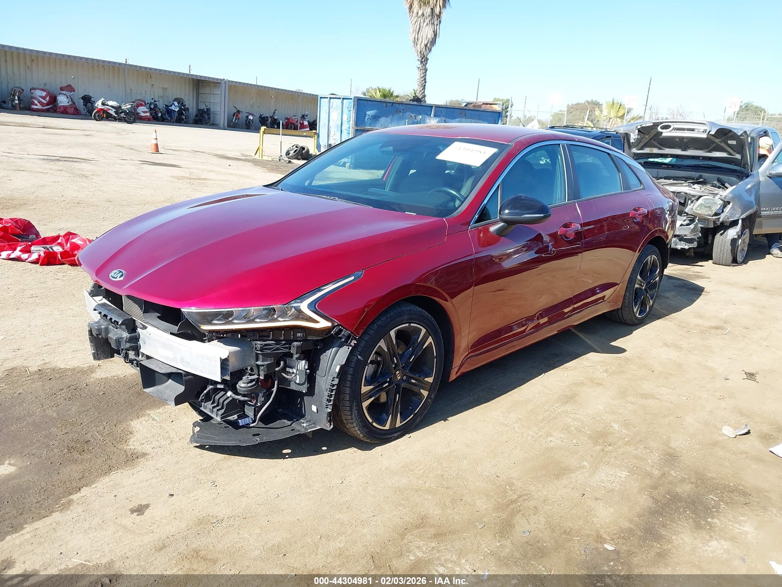 KIA K5 image 2