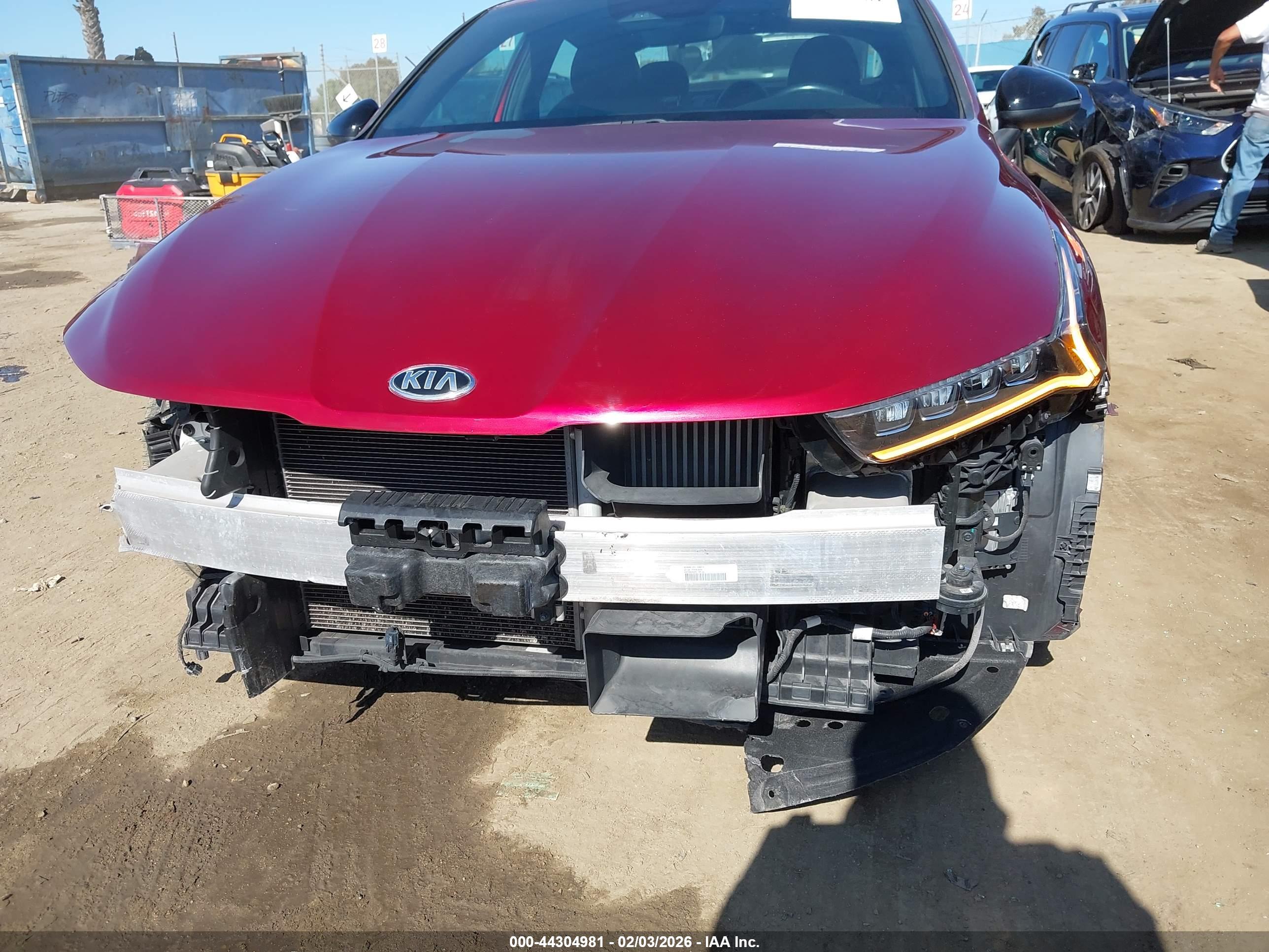 KIA K5 image 6