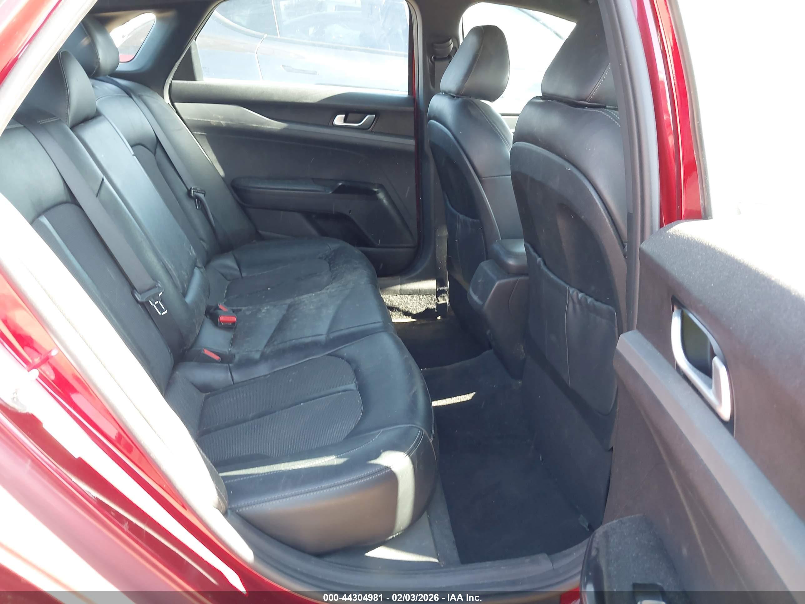 KIA K5 image 8
