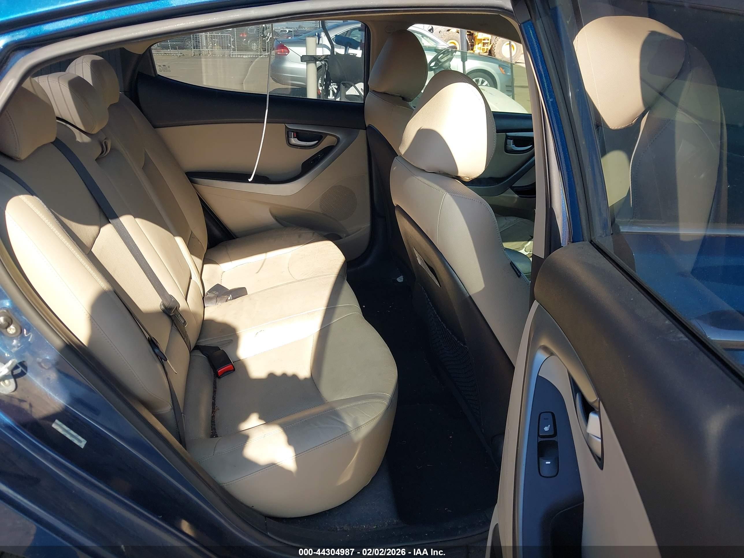 HYUNDAI ELANTRA image 8