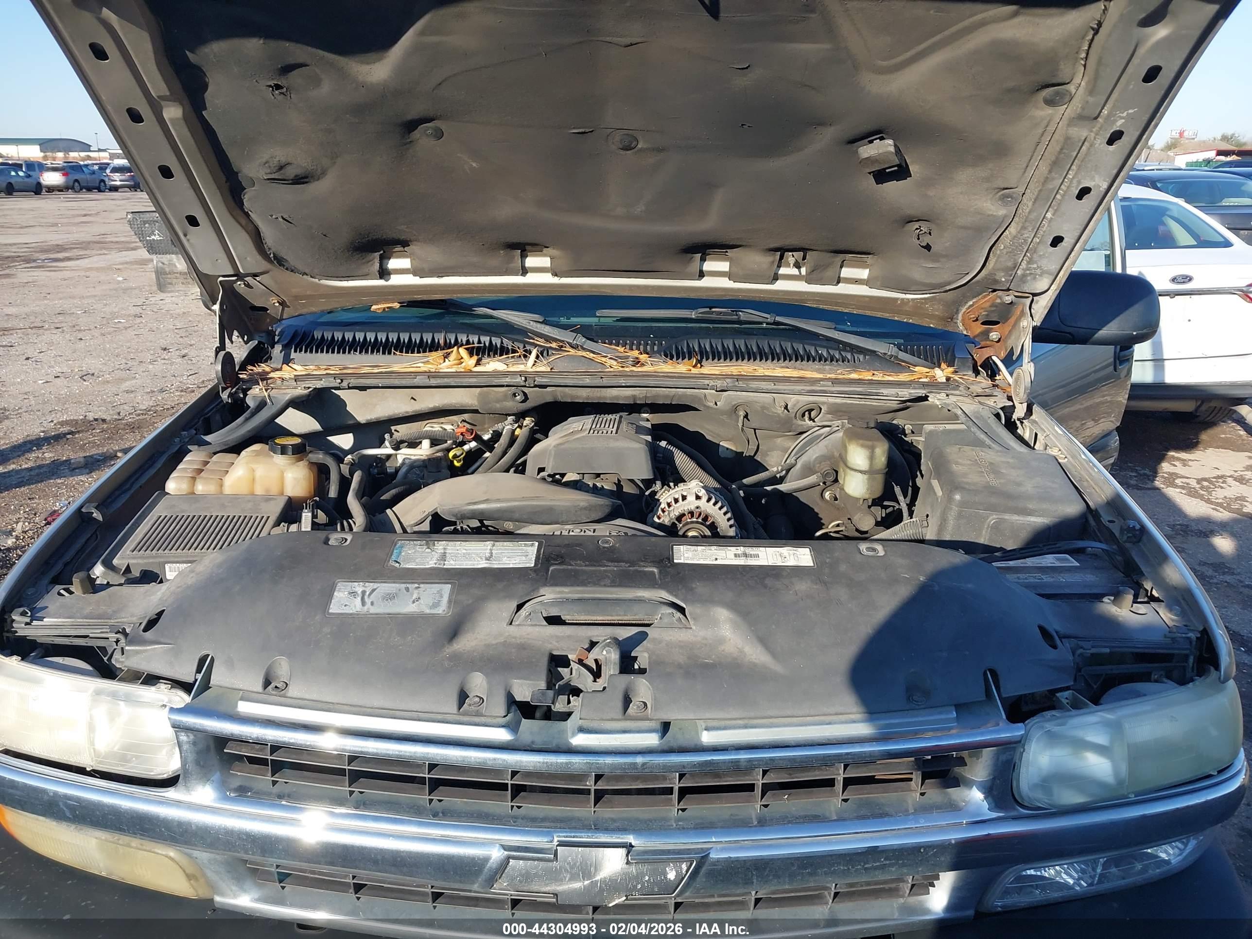 CHEVROLET SUBURBAN image 10