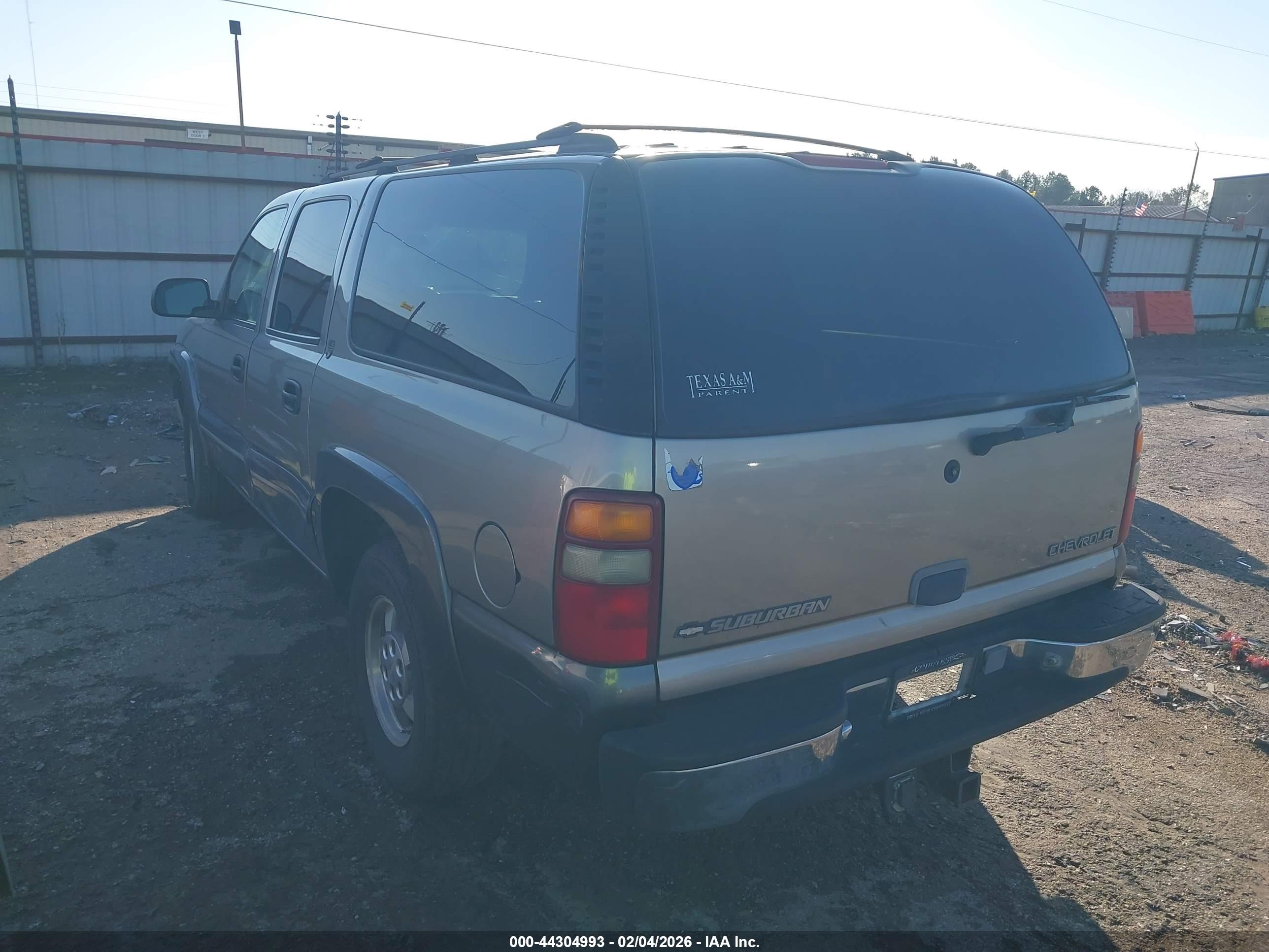 CHEVROLET SUBURBAN image 3