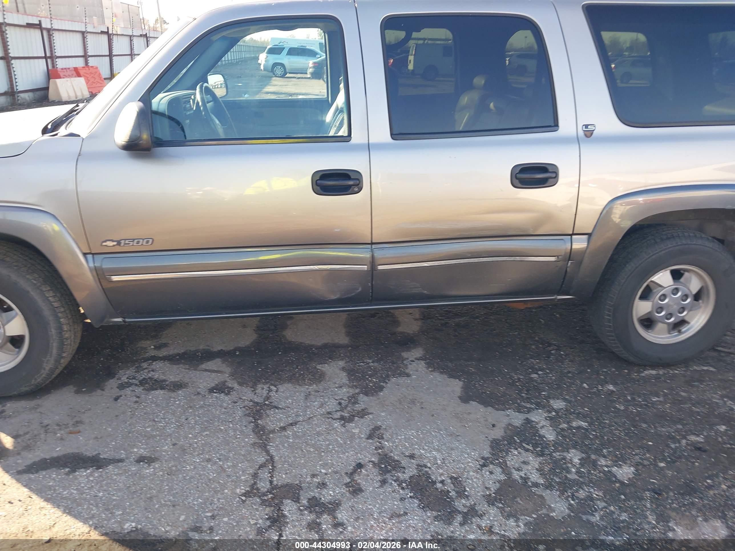 CHEVROLET SUBURBAN image 6