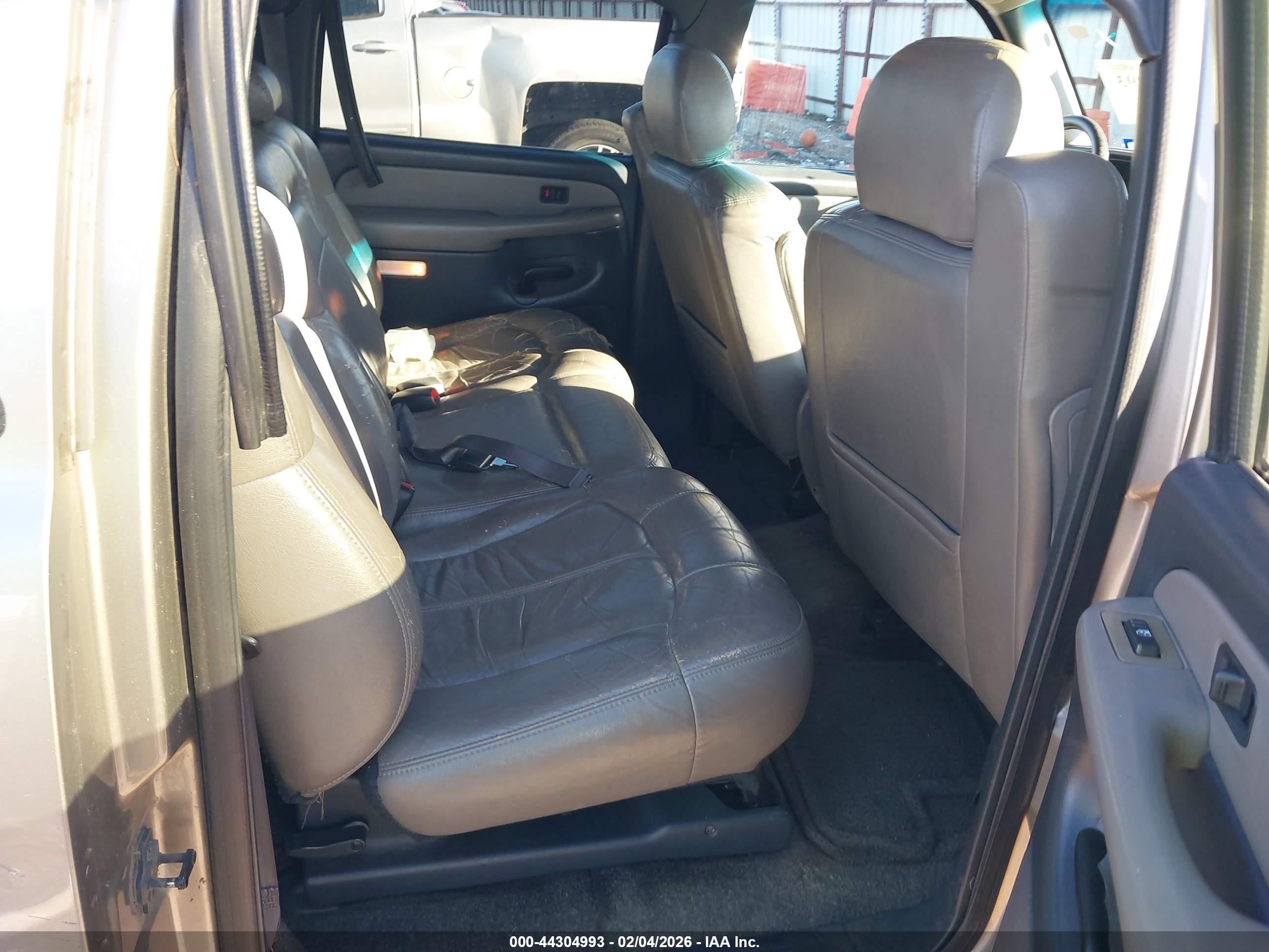 CHEVROLET SUBURBAN image 8