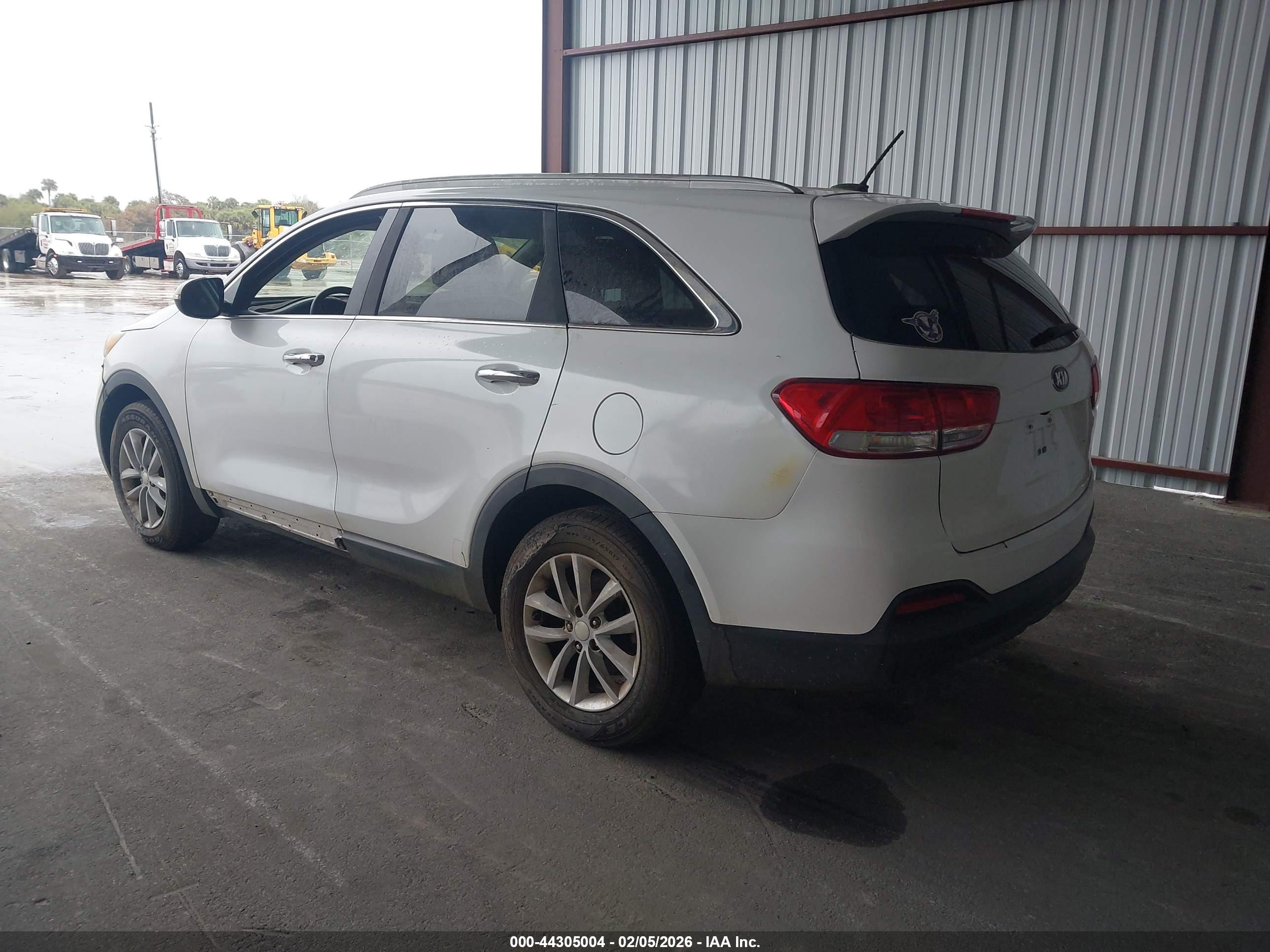 KIA SORENTO image 3