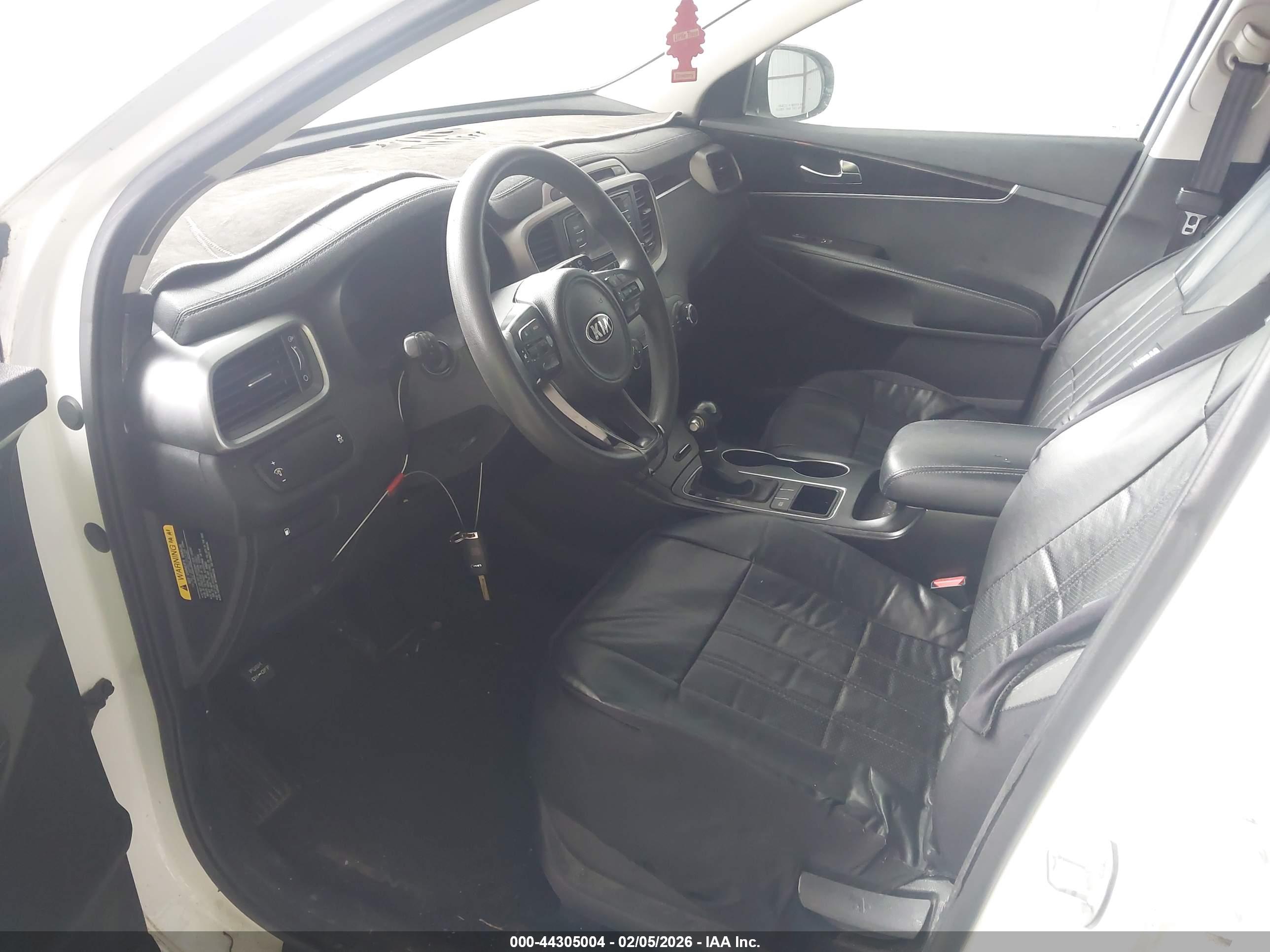 KIA SORENTO image 5