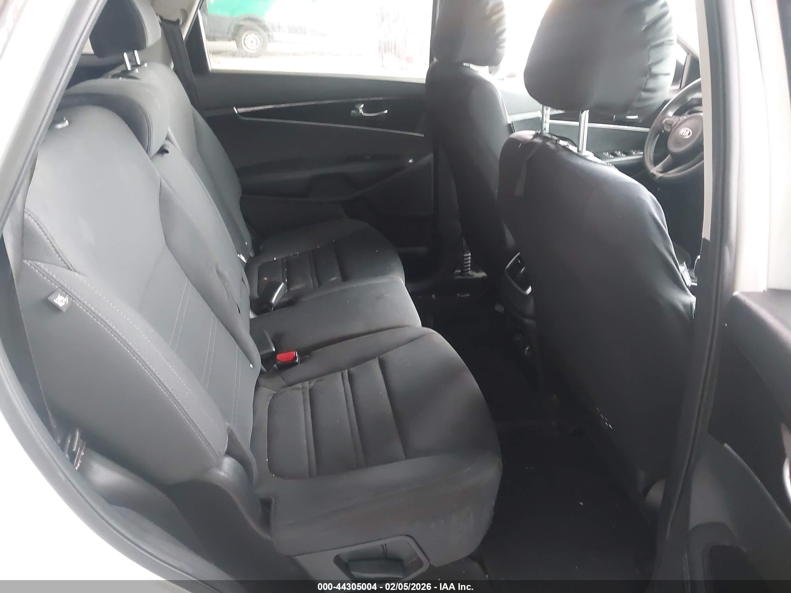 KIA SORENTO image 8