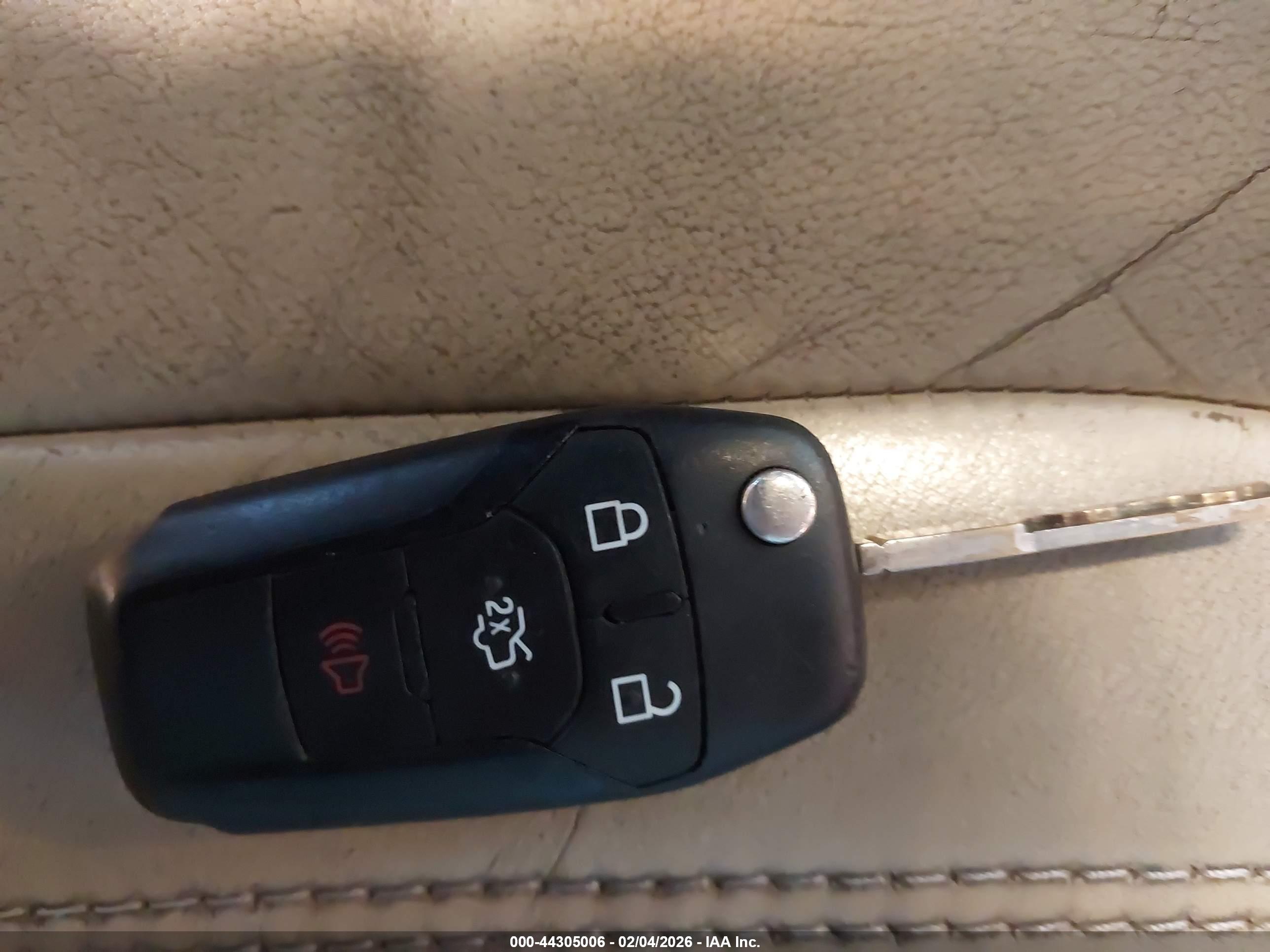 FORD FUSION image 11