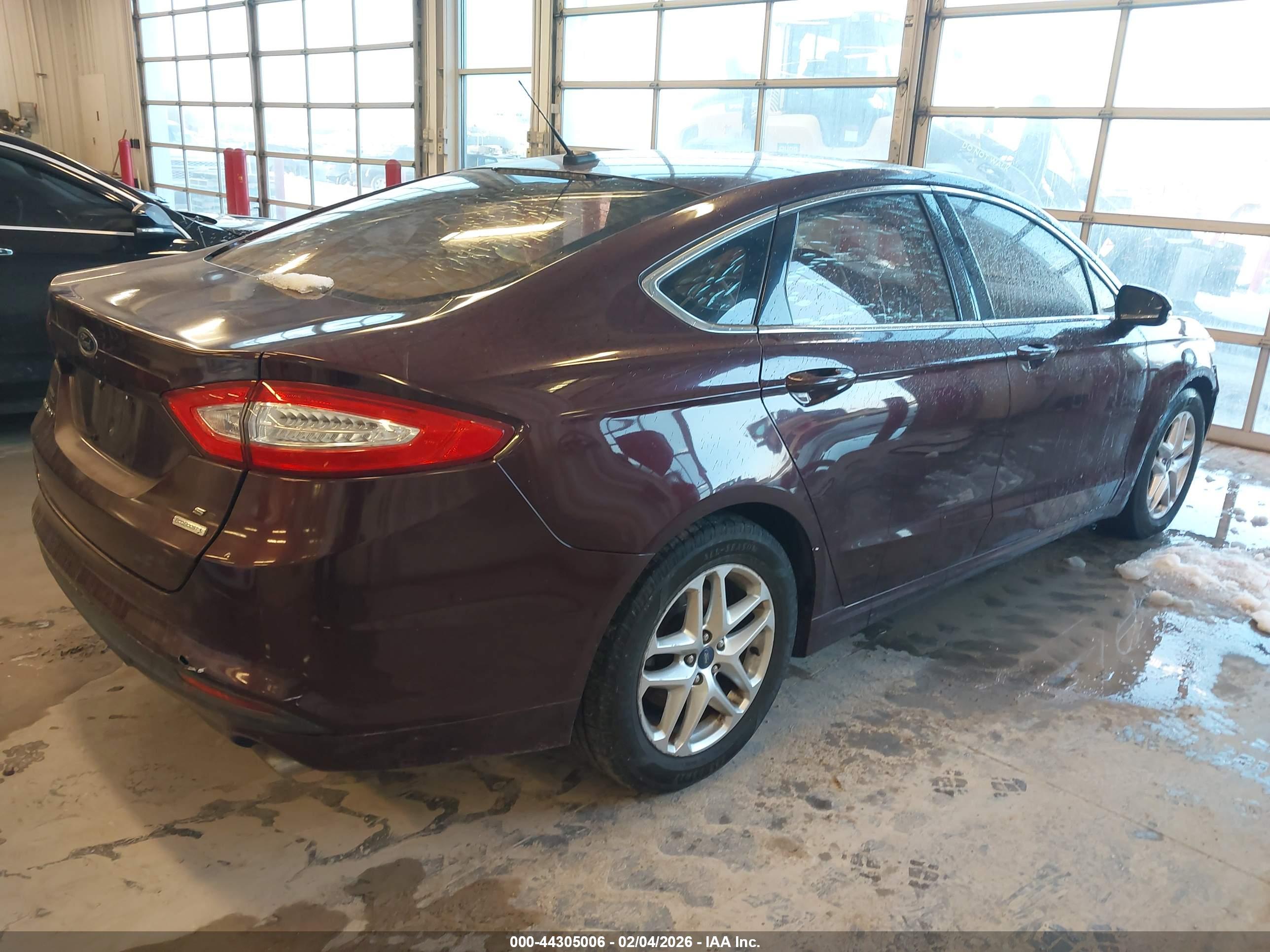 FORD FUSION image 4