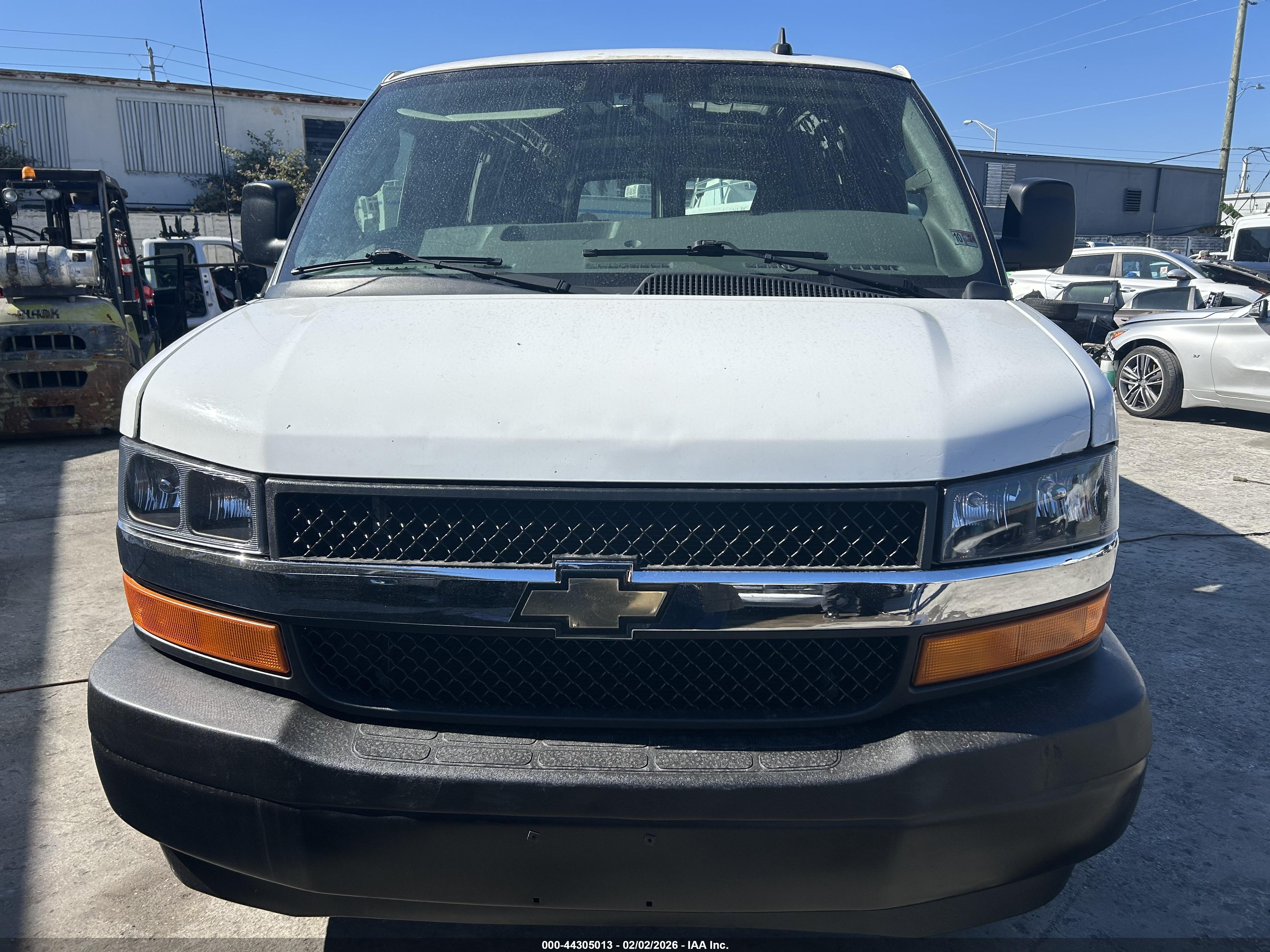 CHEVROLET EXPRESS image 11