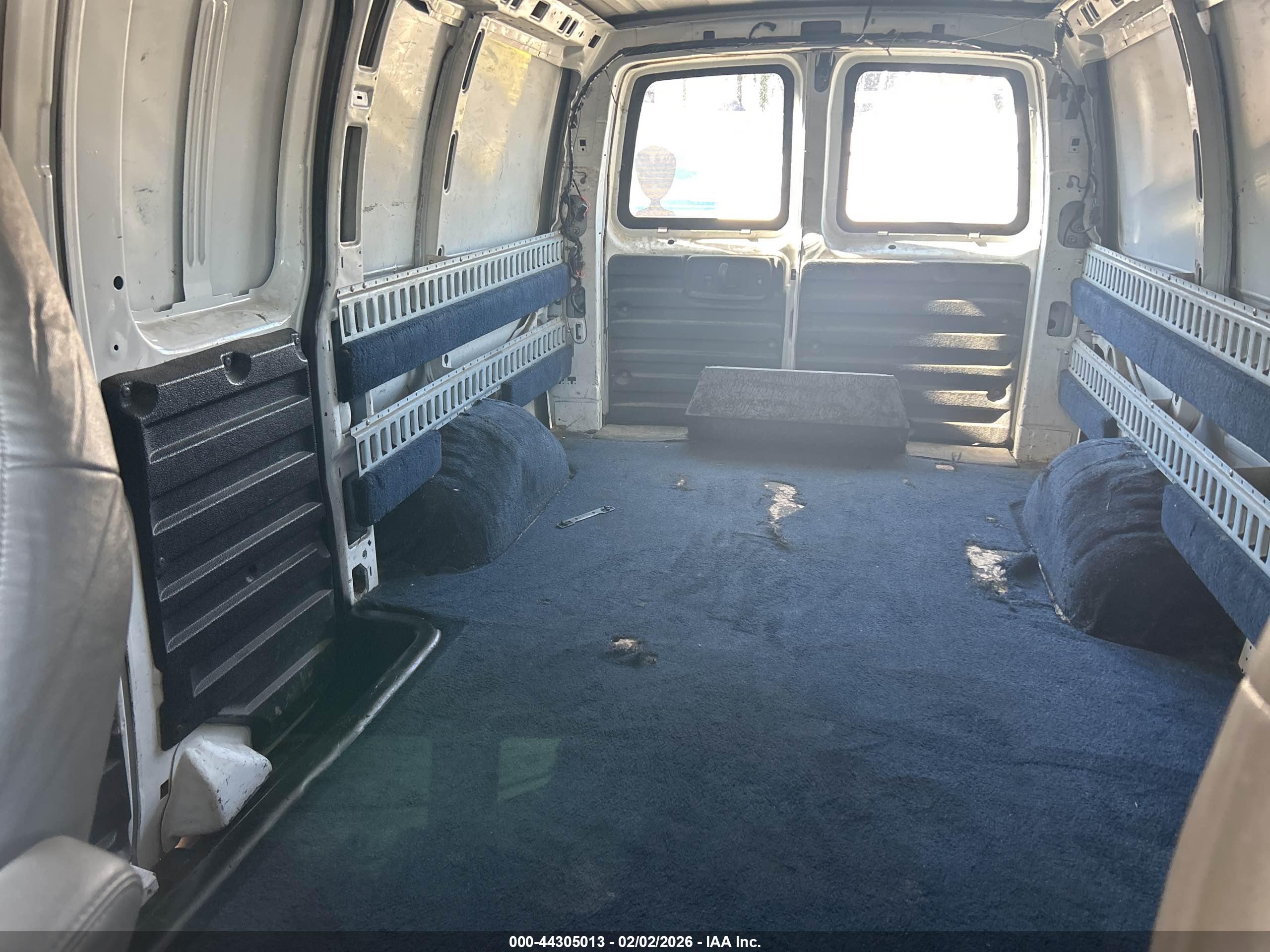 CHEVROLET EXPRESS image 8