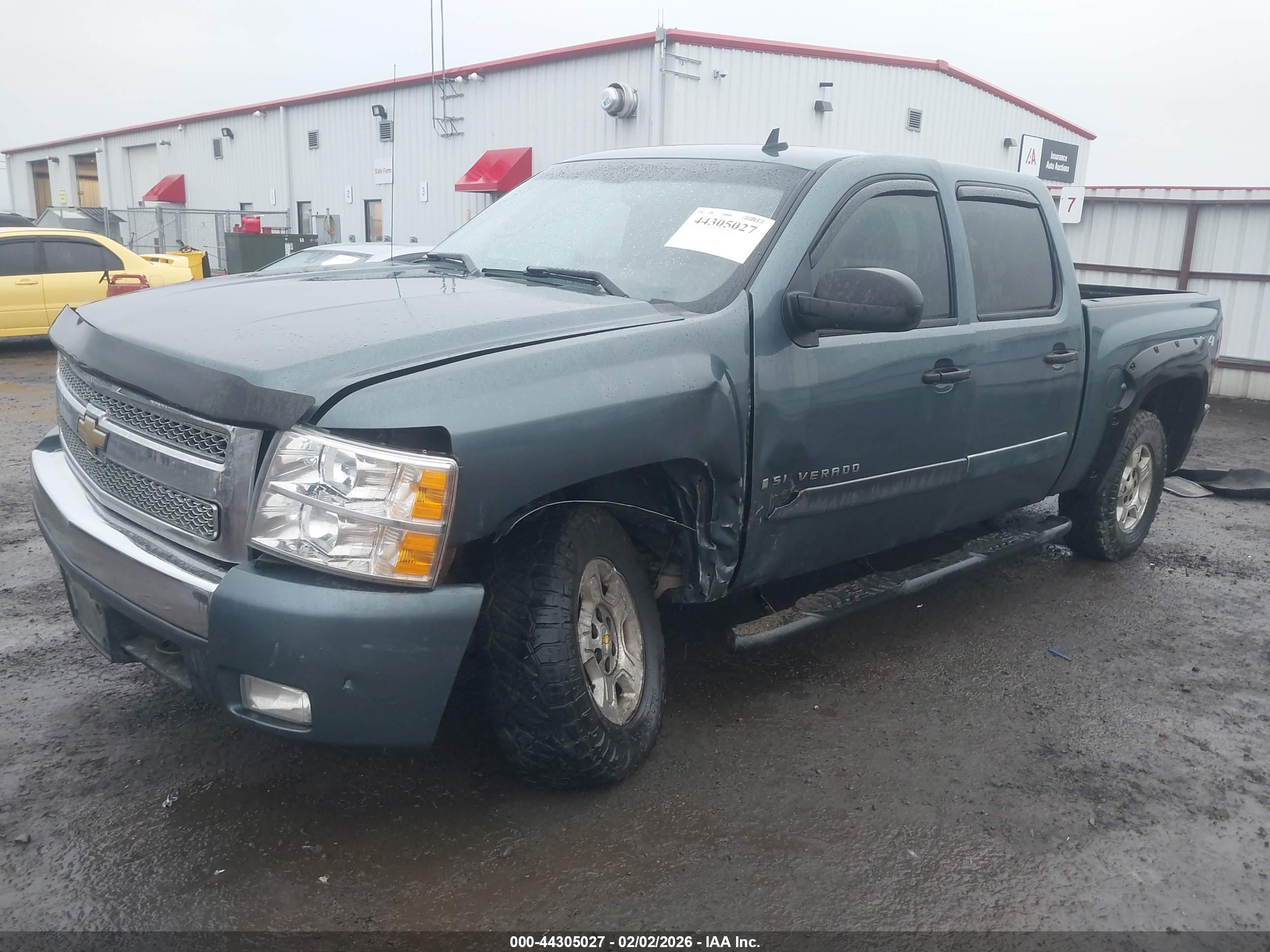 CHEVROLET SILVERADO image 2