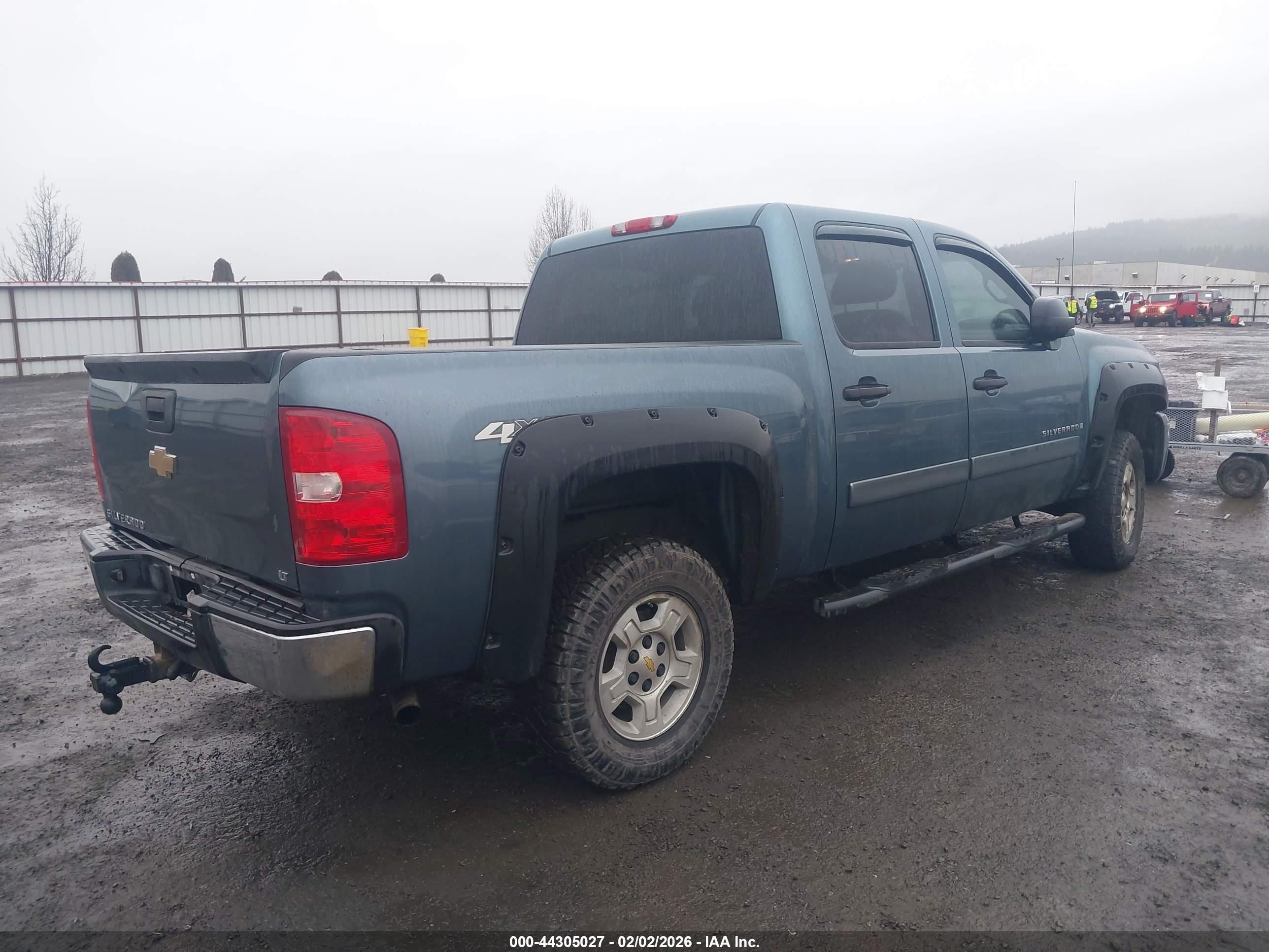 CHEVROLET SILVERADO image 4