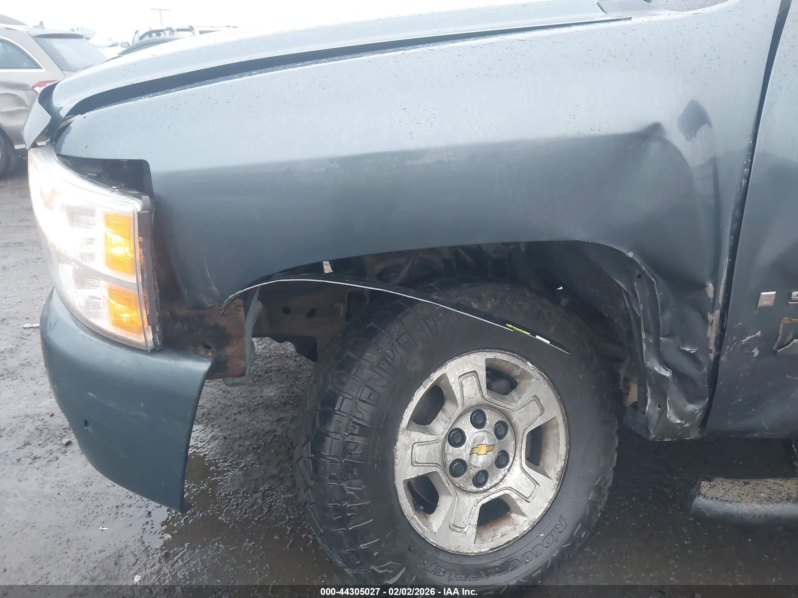 CHEVROLET SILVERADO image 6