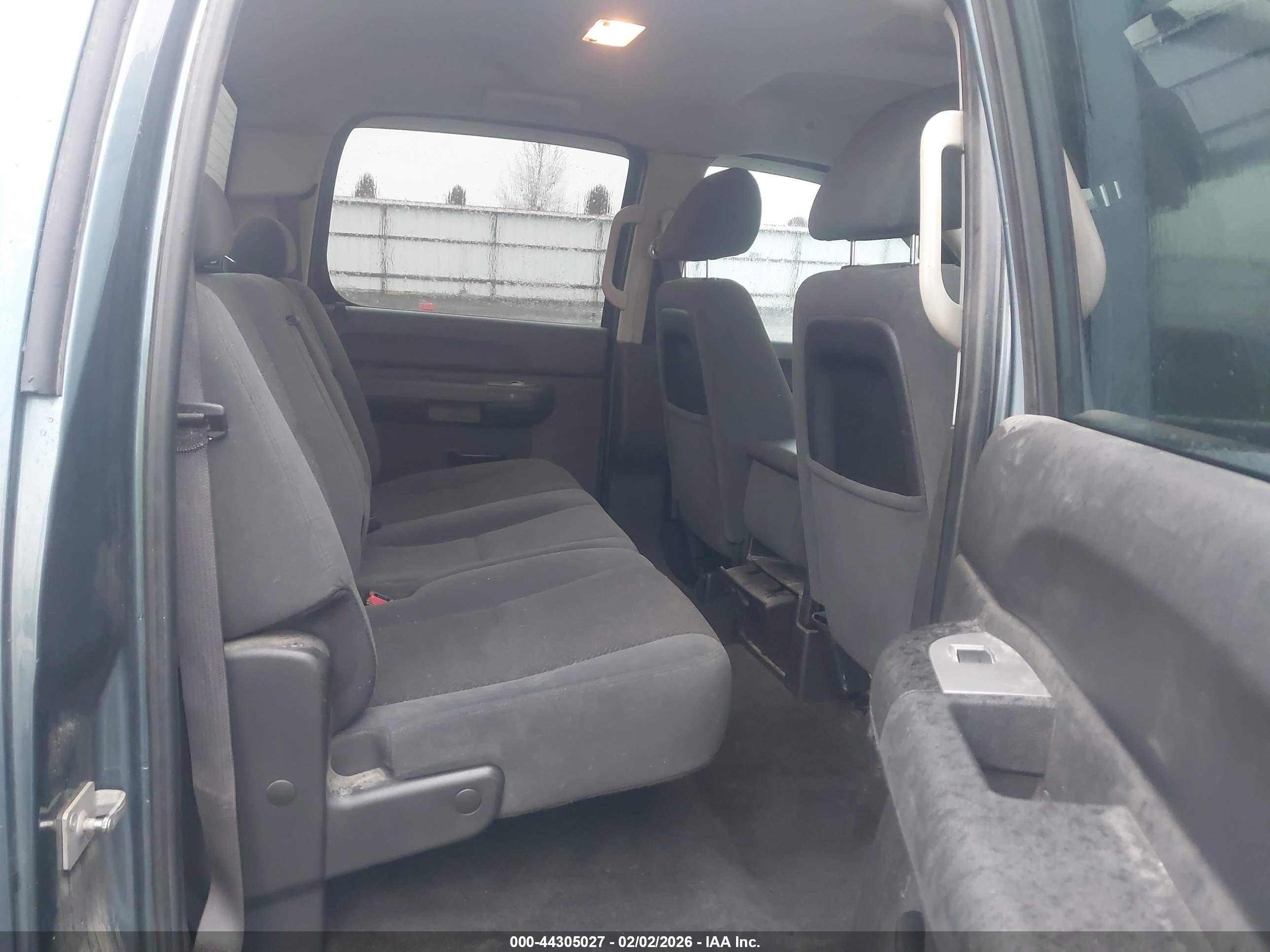 CHEVROLET SILVERADO image 8