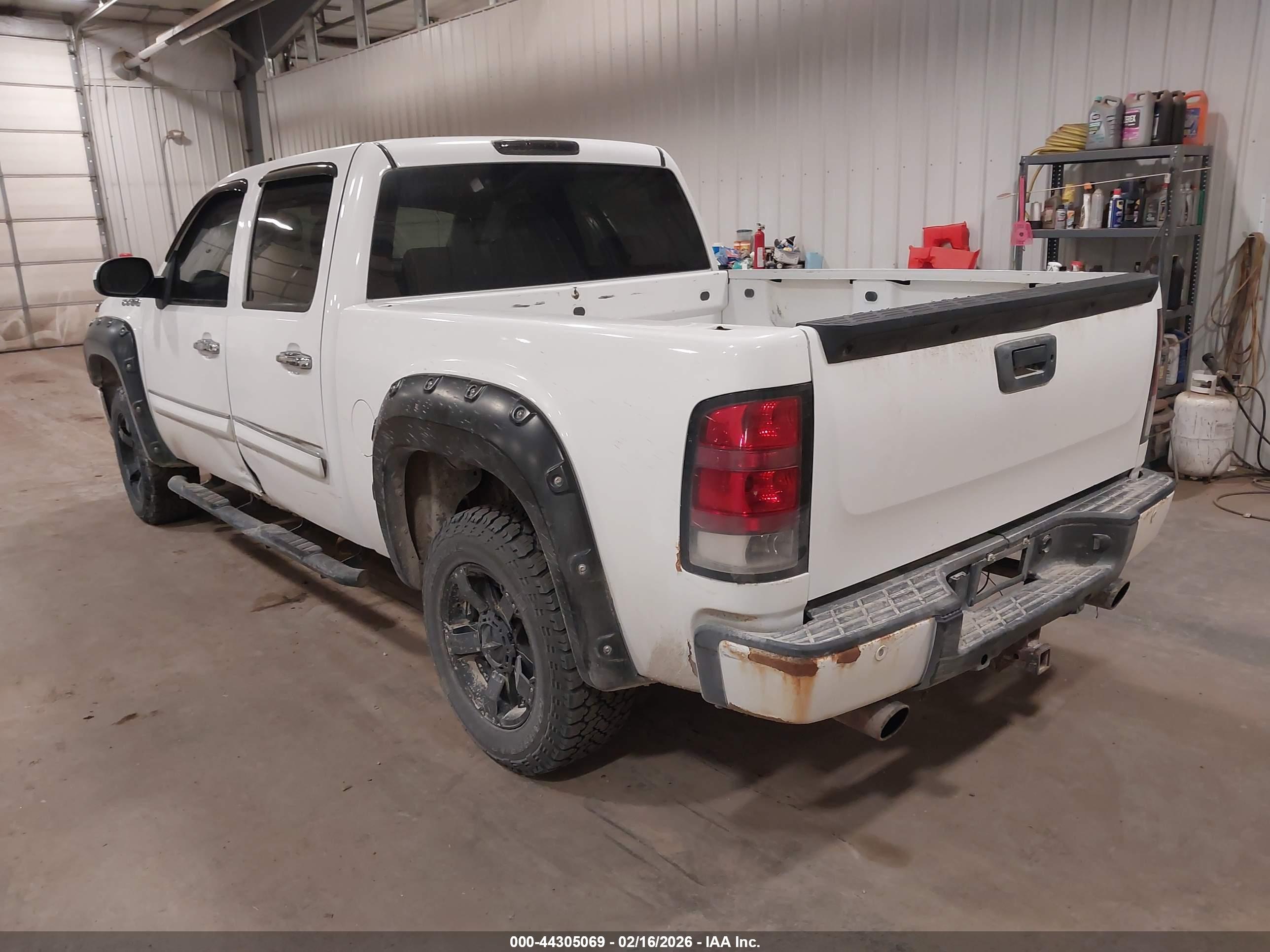 GMC SIERRA image 3