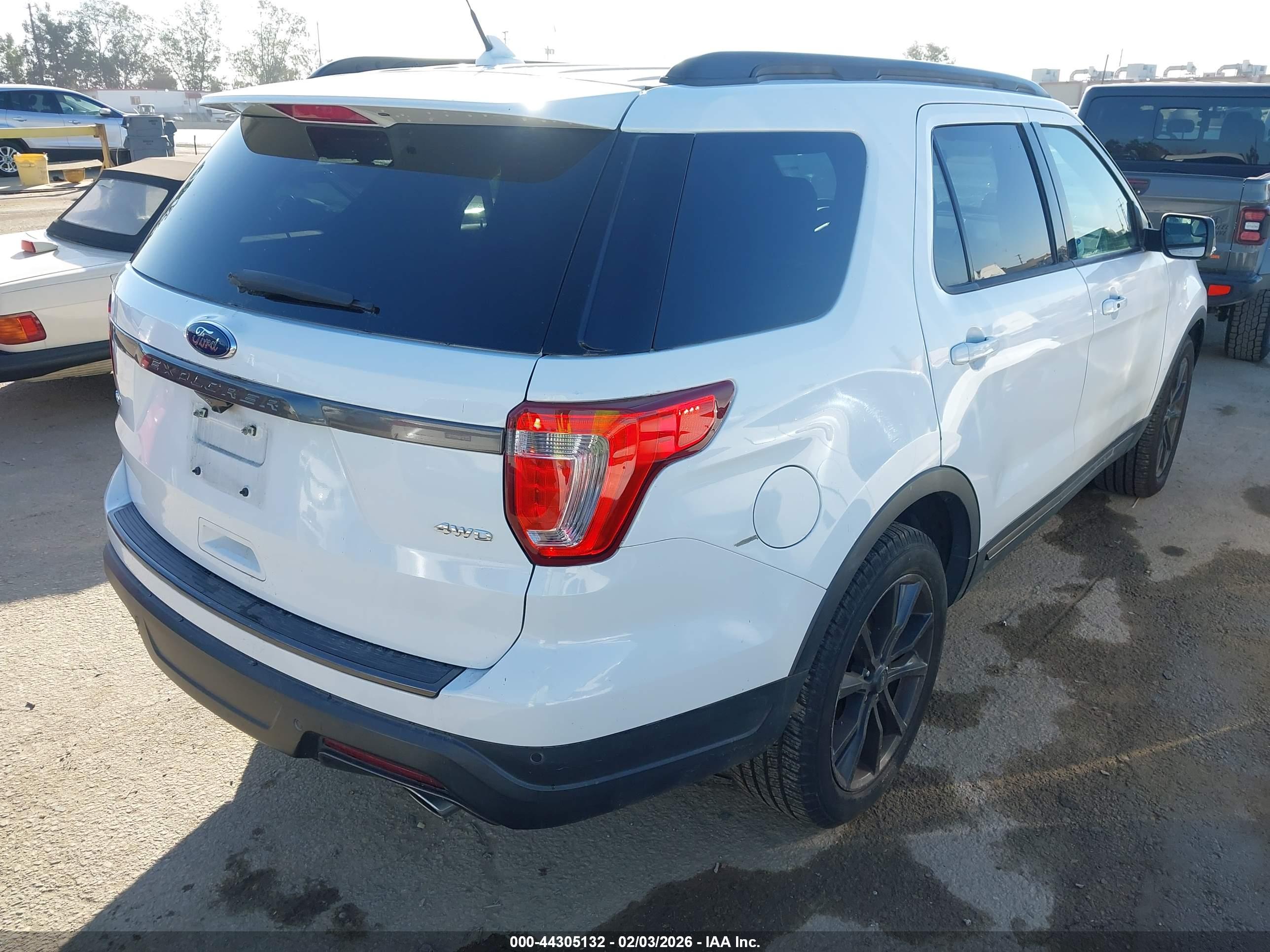FORD EXPLORER image 4