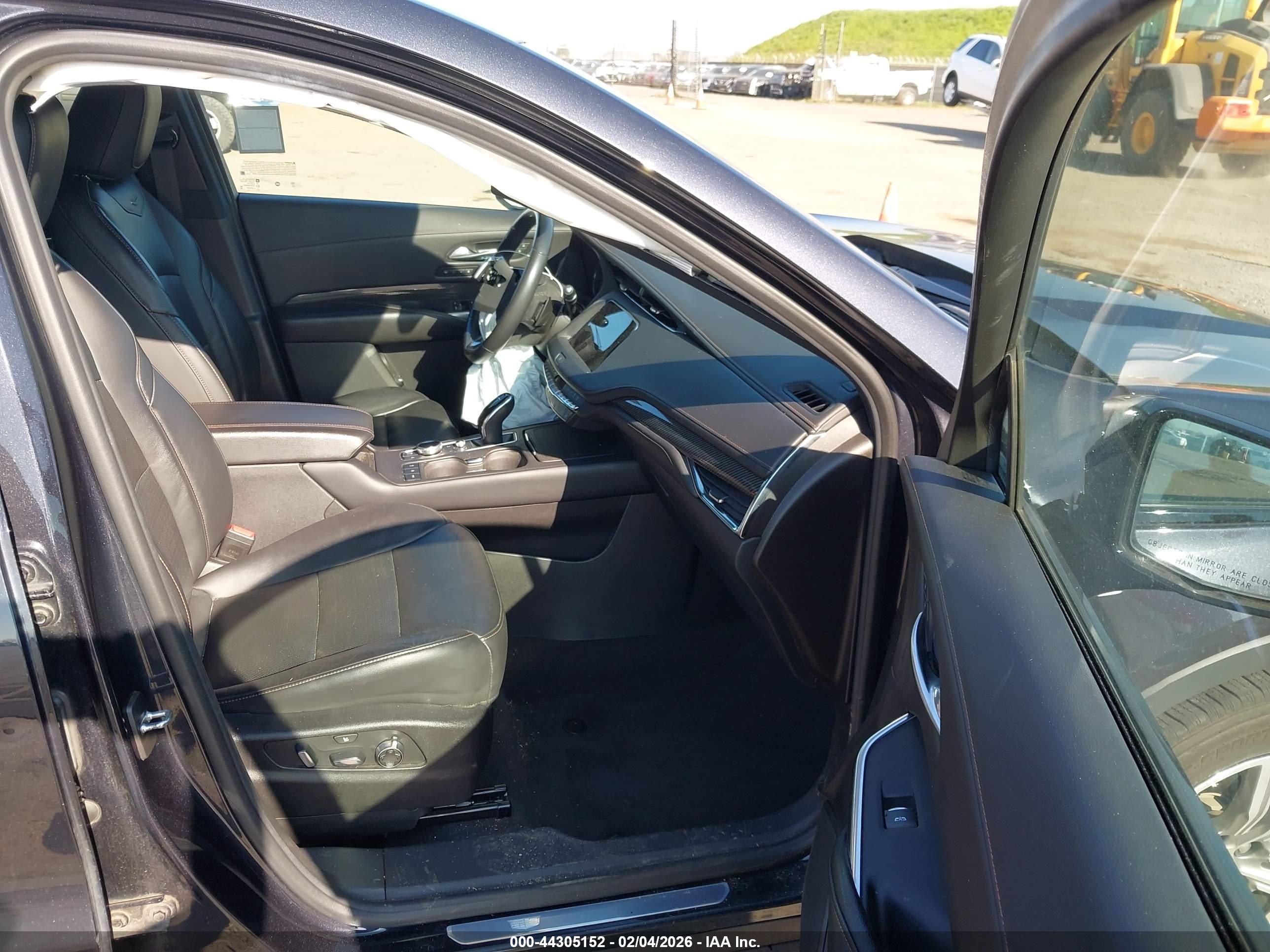 CADILLAC XT4 image 5