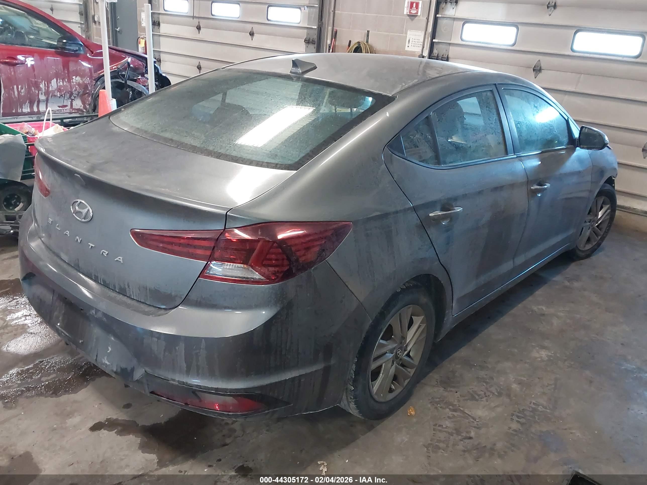 HYUNDAI ELANTRA image 4