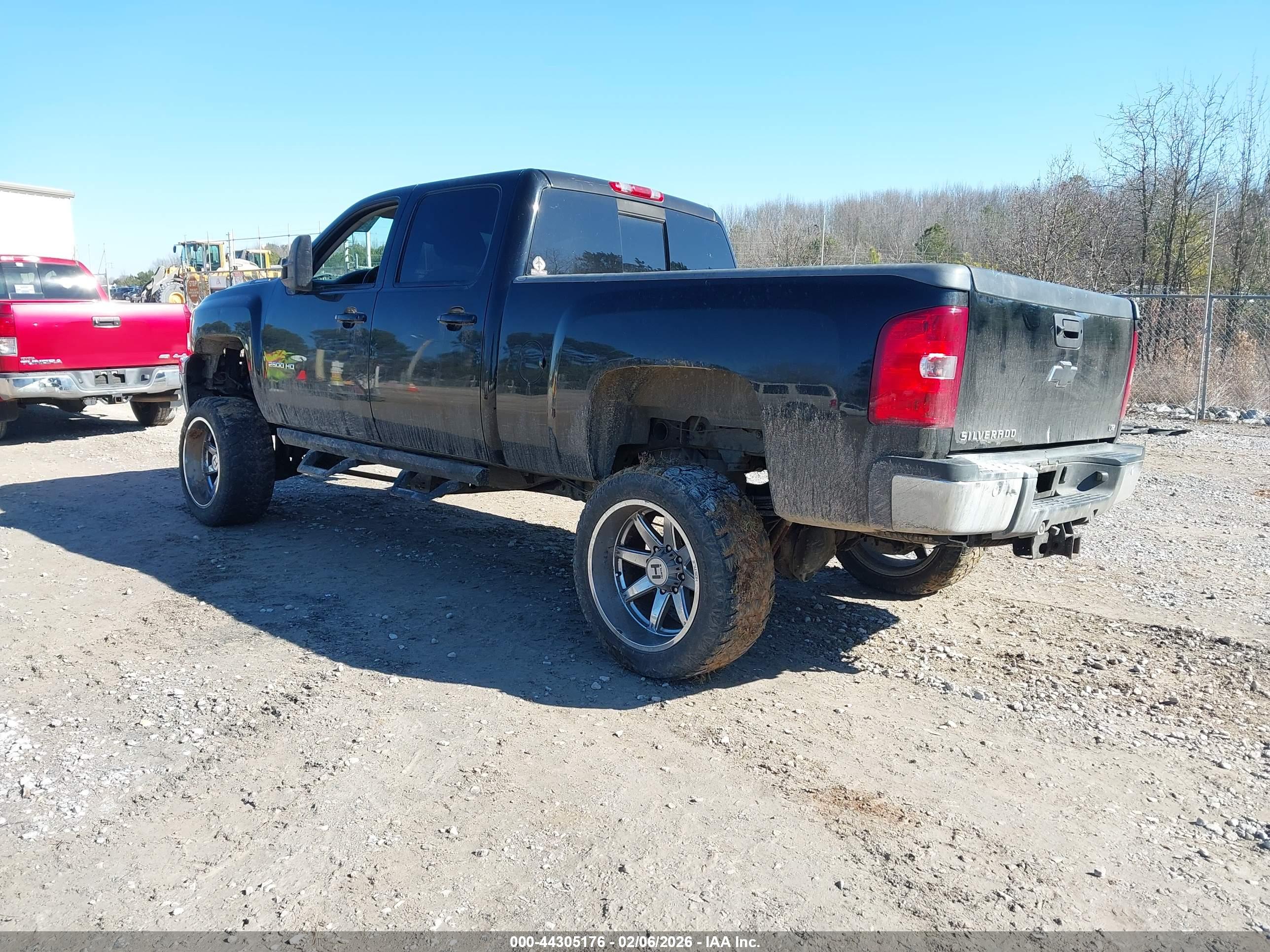 CHEVROLET SILVERADO image 3