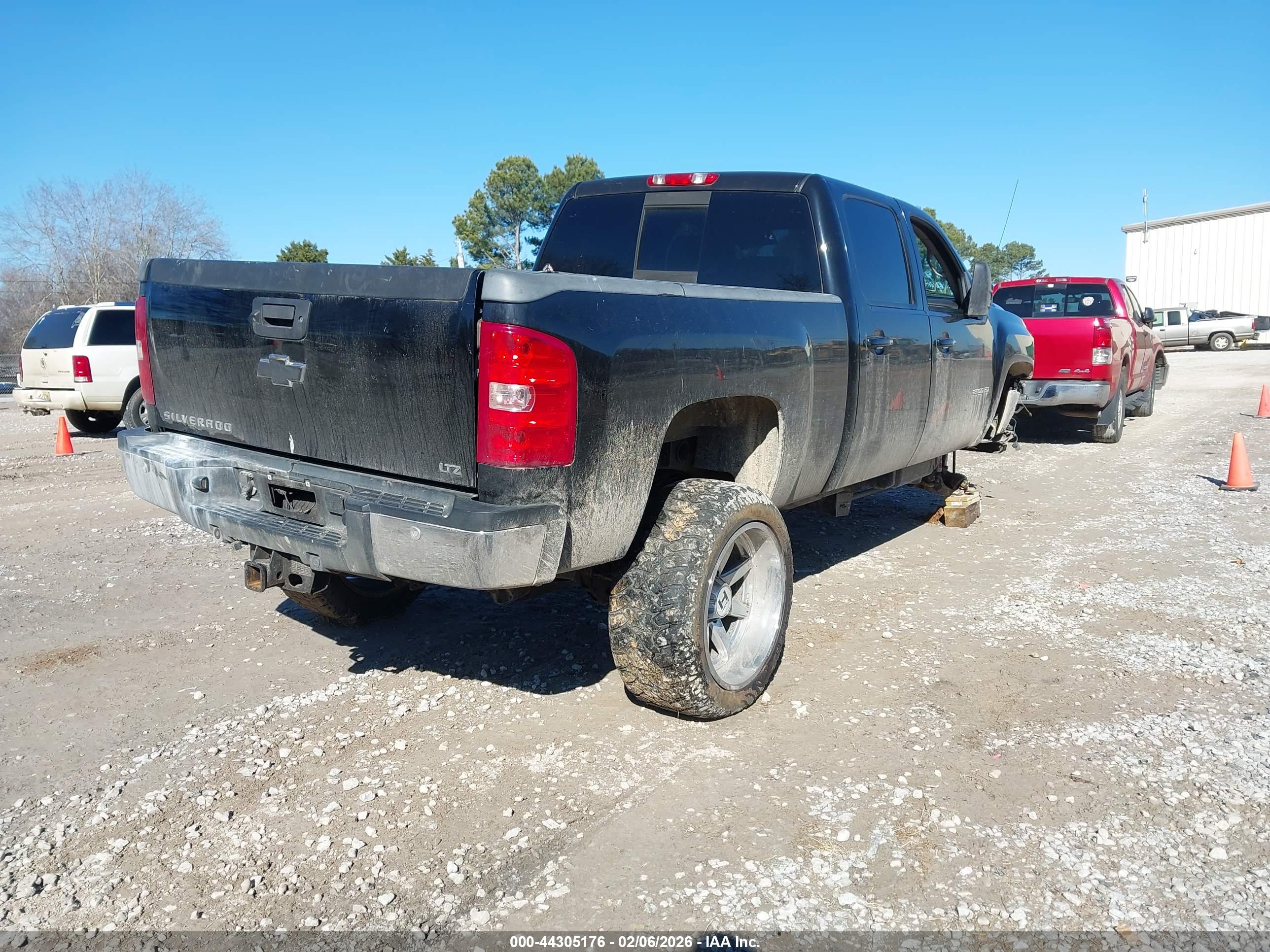 CHEVROLET SILVERADO image 4
