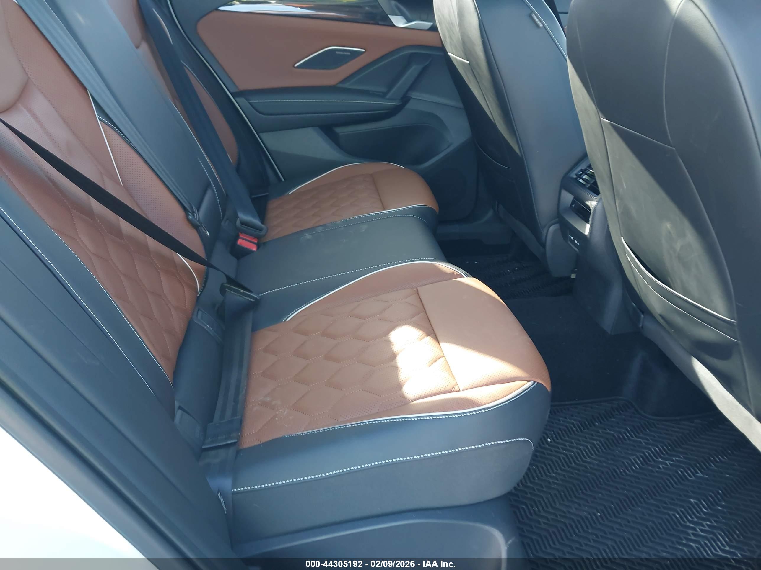 VOLKSWAGEN TIGUAN image 8