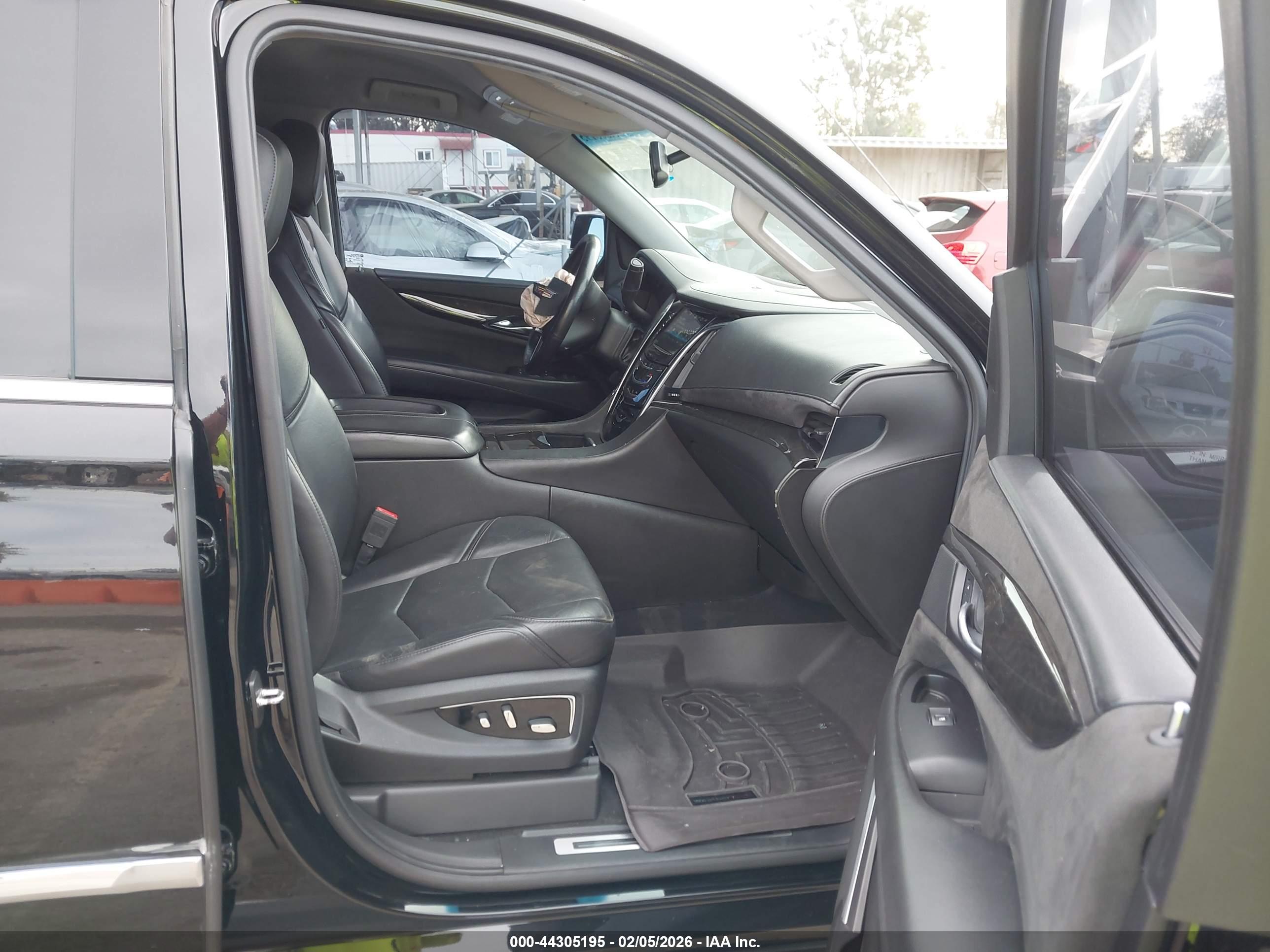 CADILLAC ESCALADE image 5