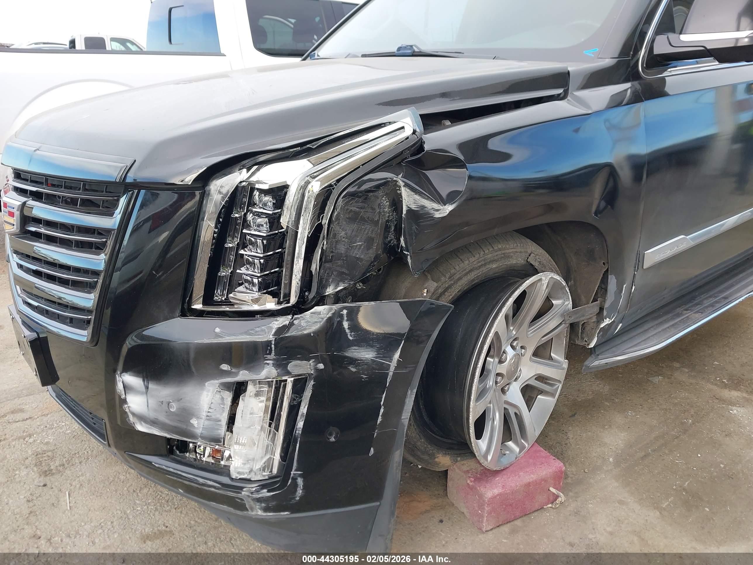 CADILLAC ESCALADE image 6