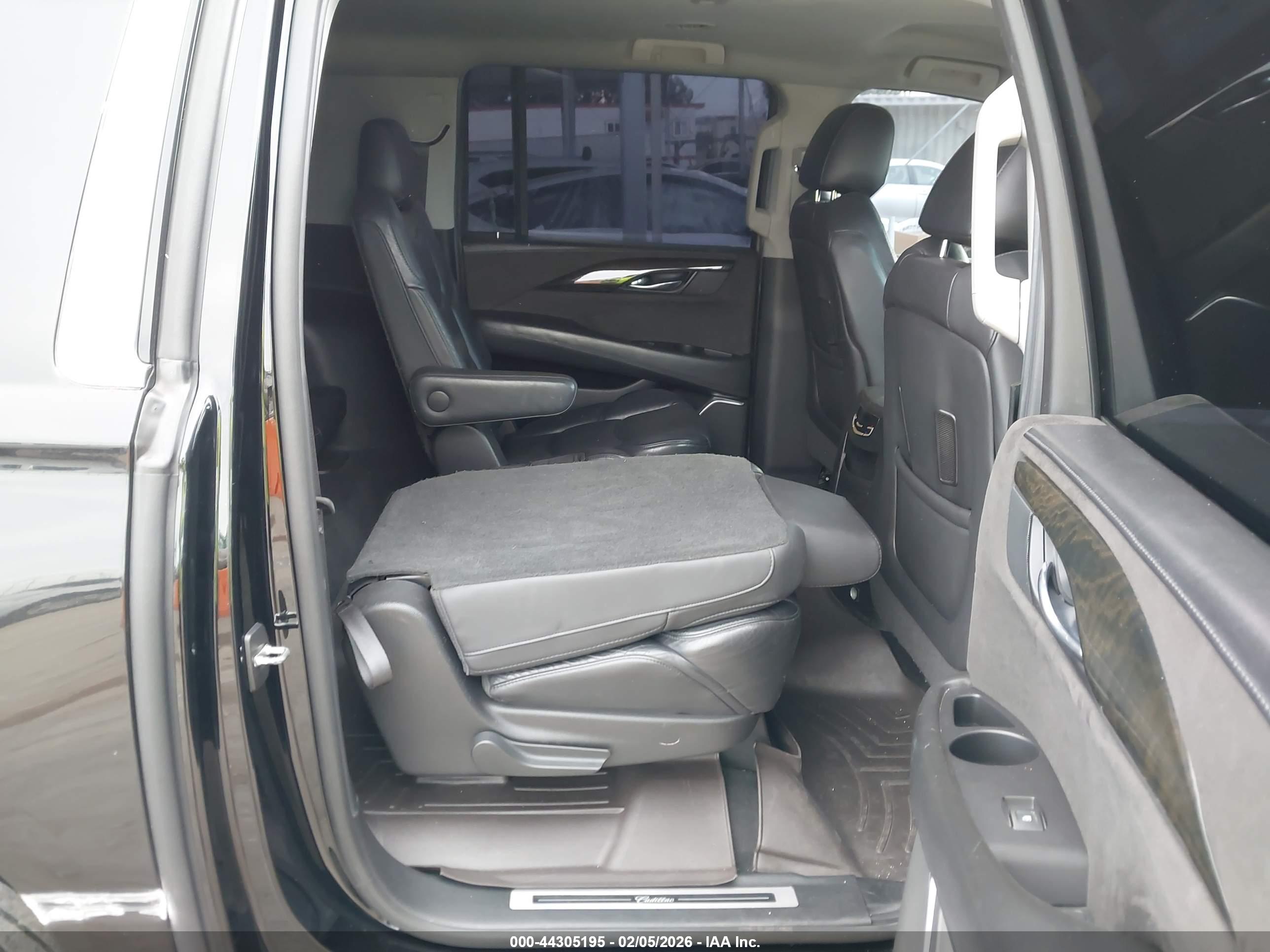 CADILLAC ESCALADE image 8