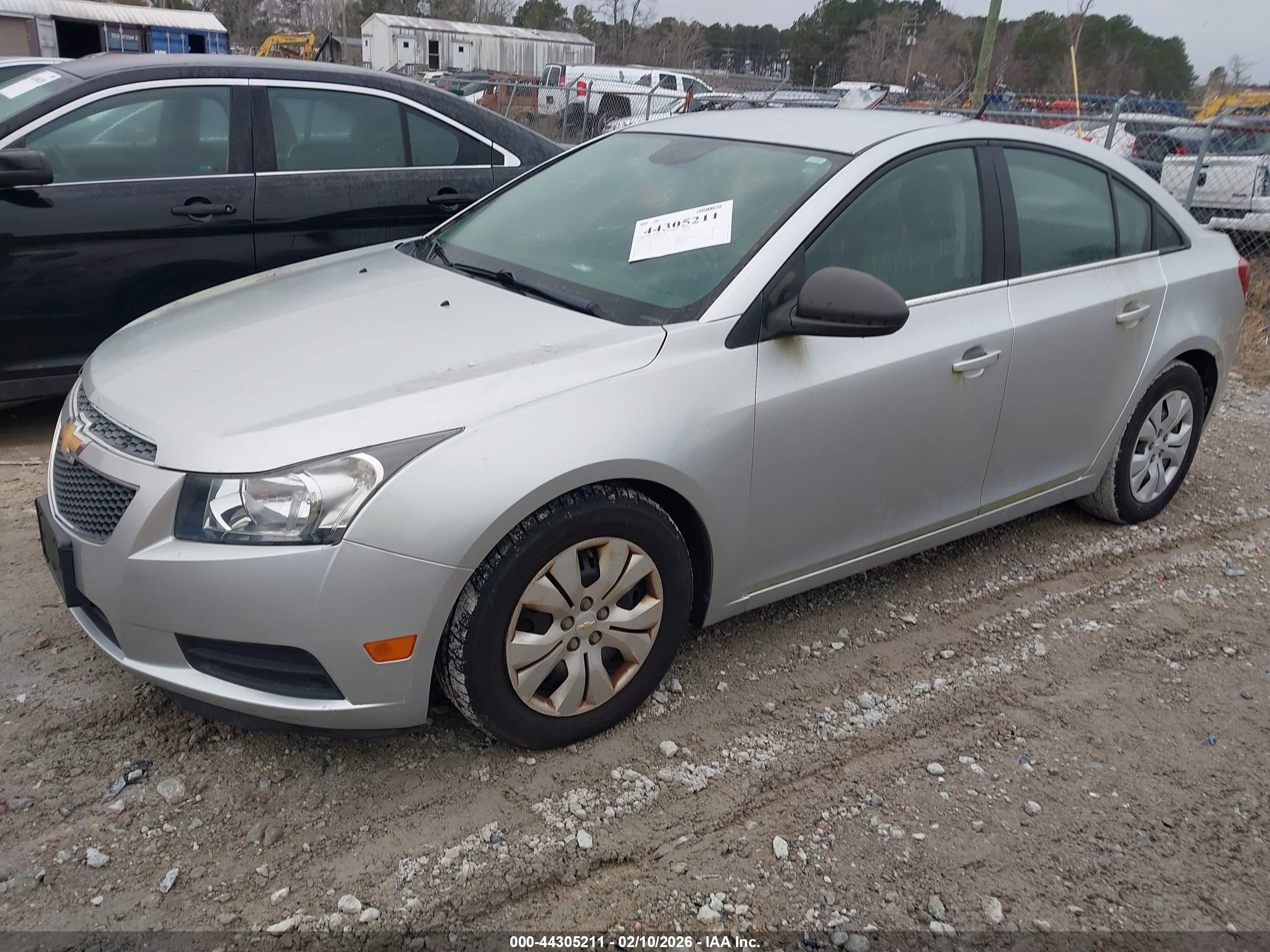 CHEVROLET CRUZE image 2