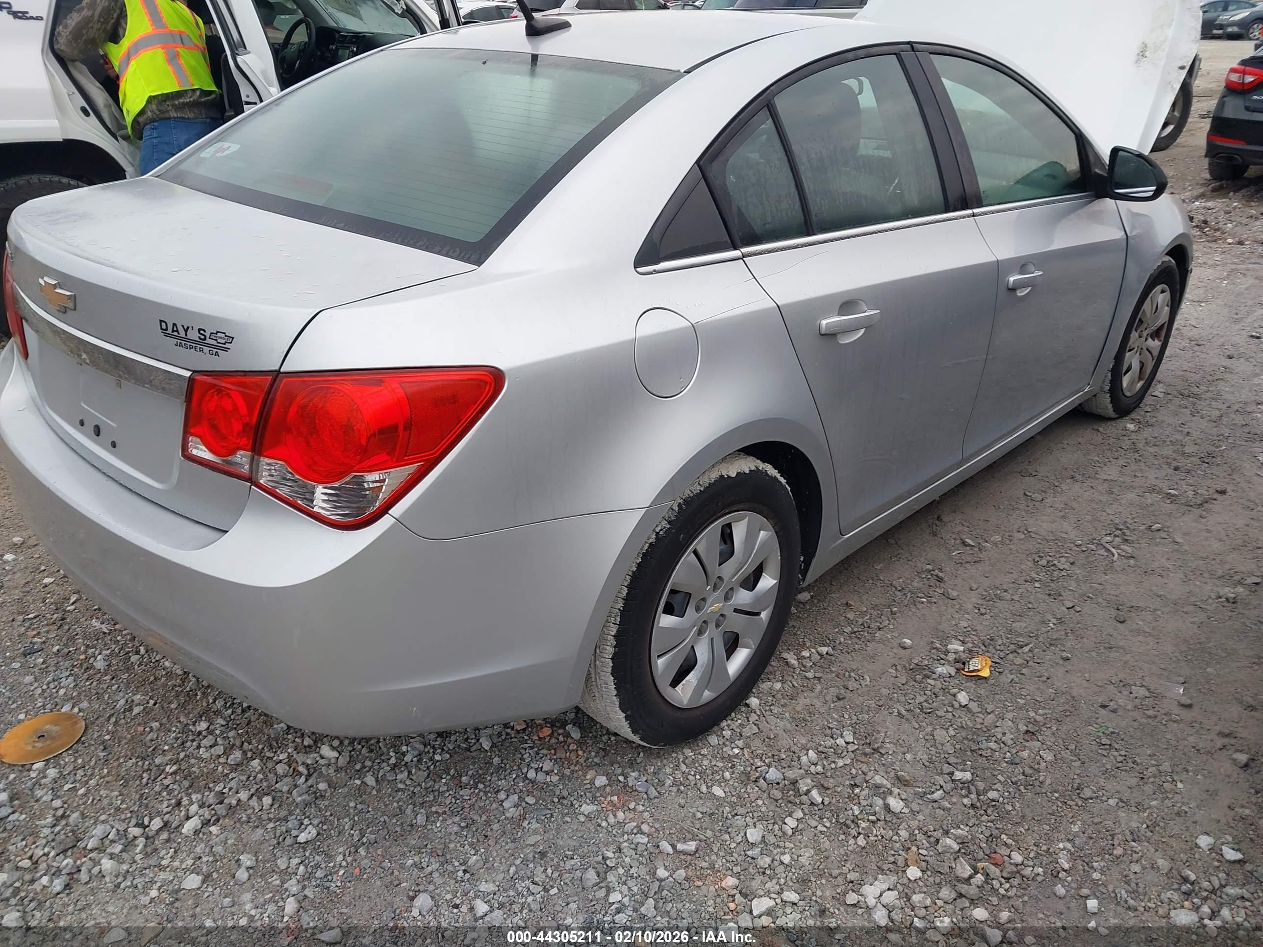 CHEVROLET CRUZE image 4