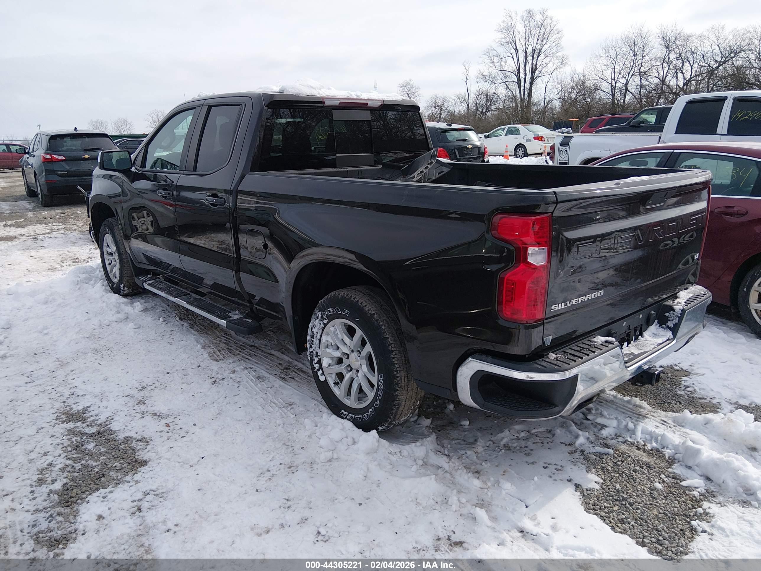 CHEVROLET SILVERADO image 3