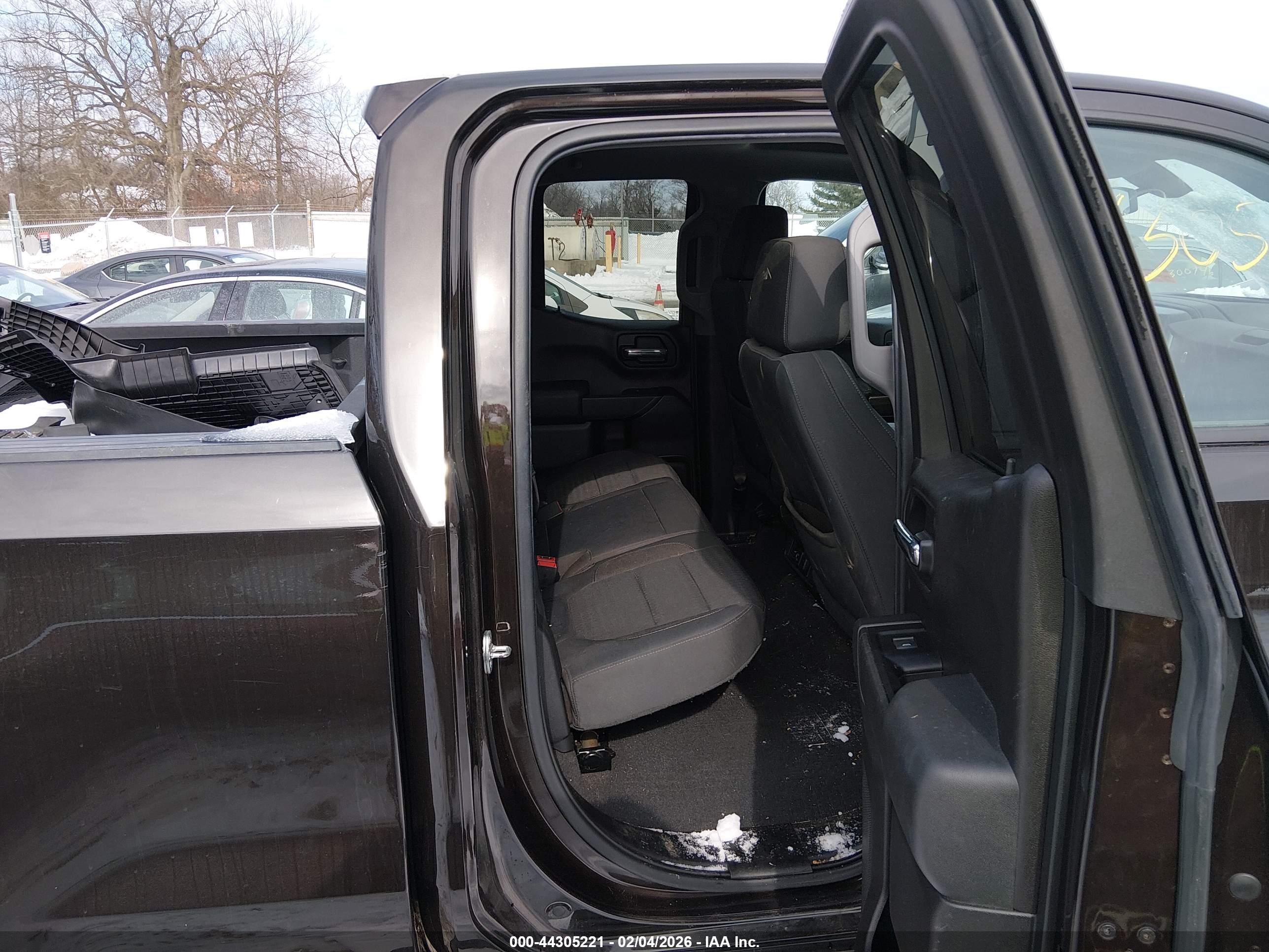 CHEVROLET SILVERADO image 8