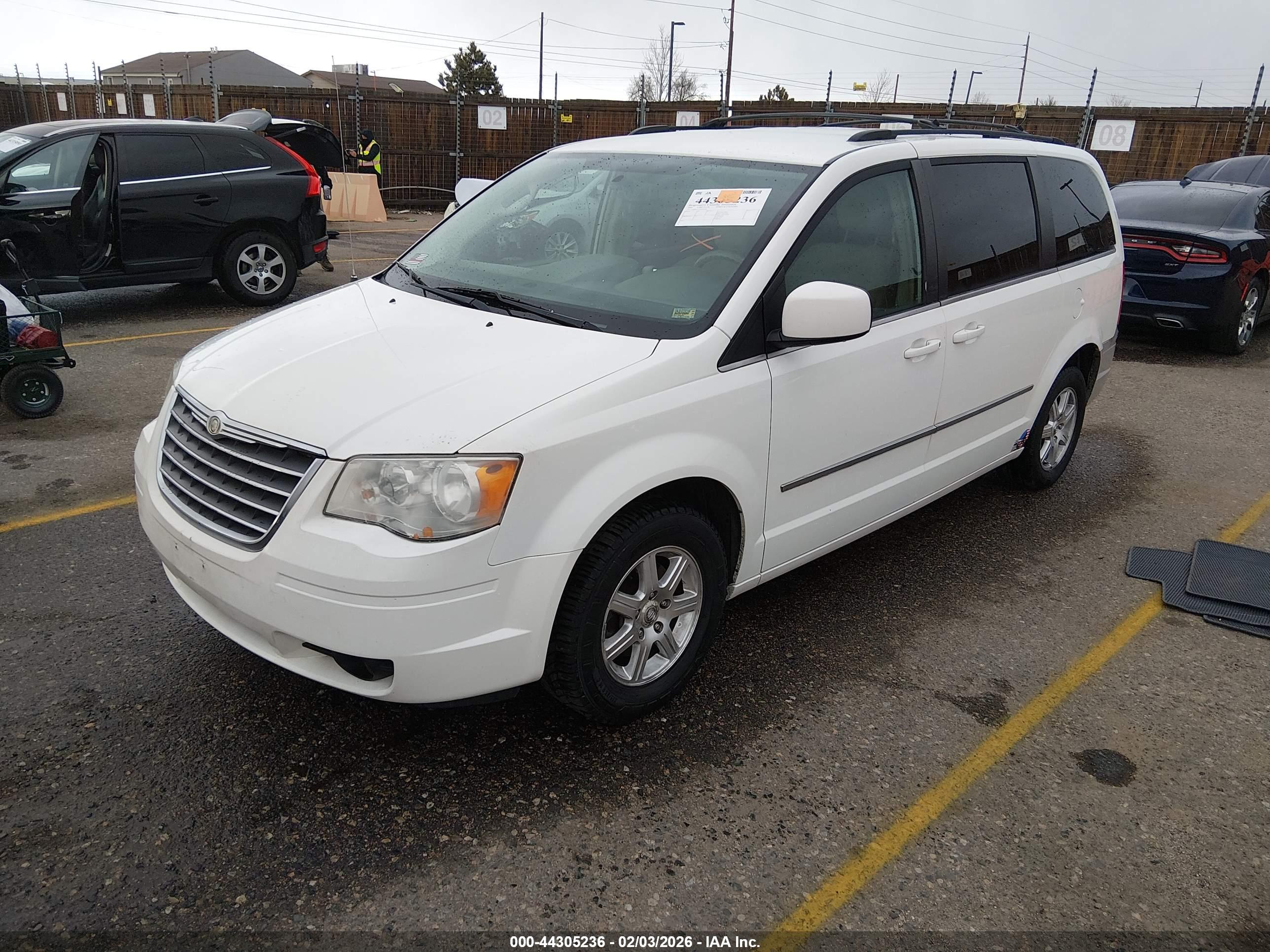 CHRYSLER TOWN image 2