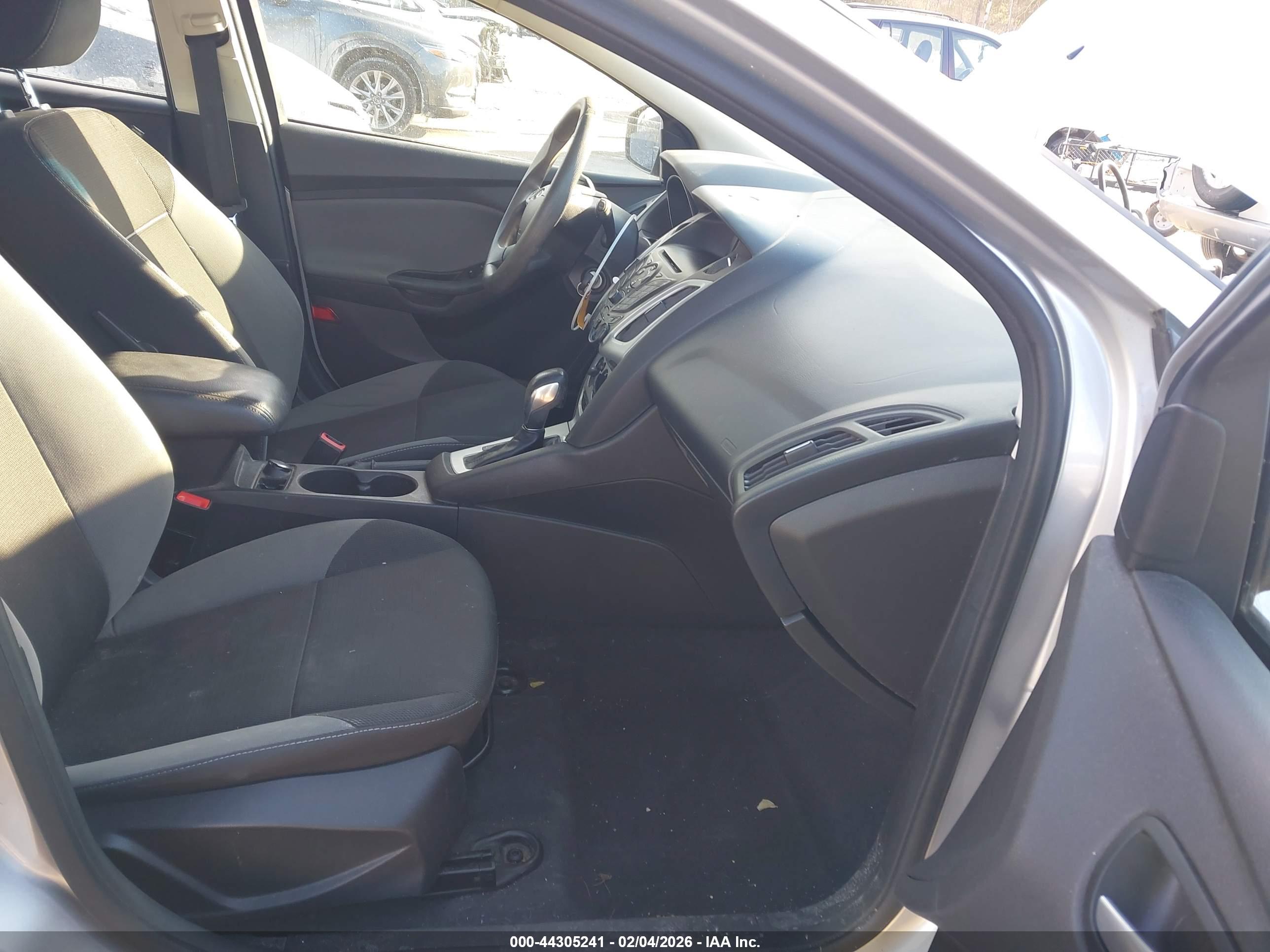 FORD FOCUS image 5