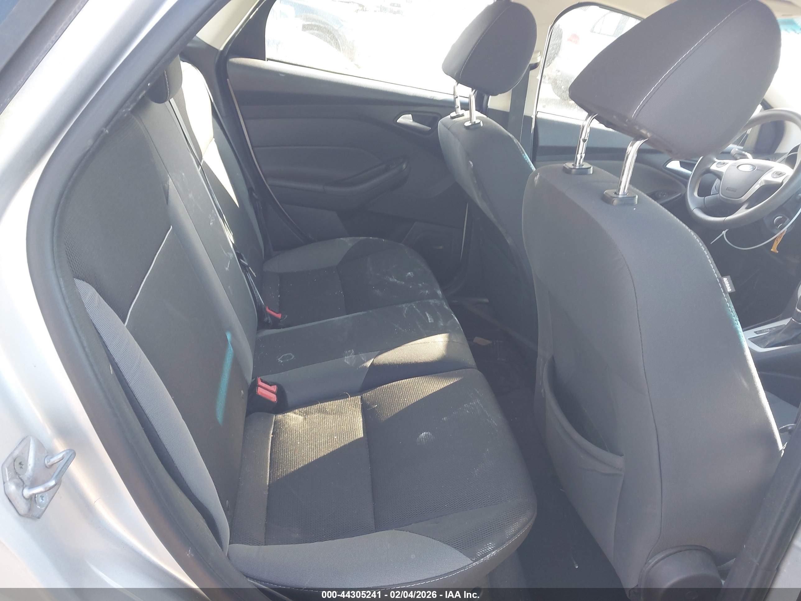 FORD FOCUS image 8