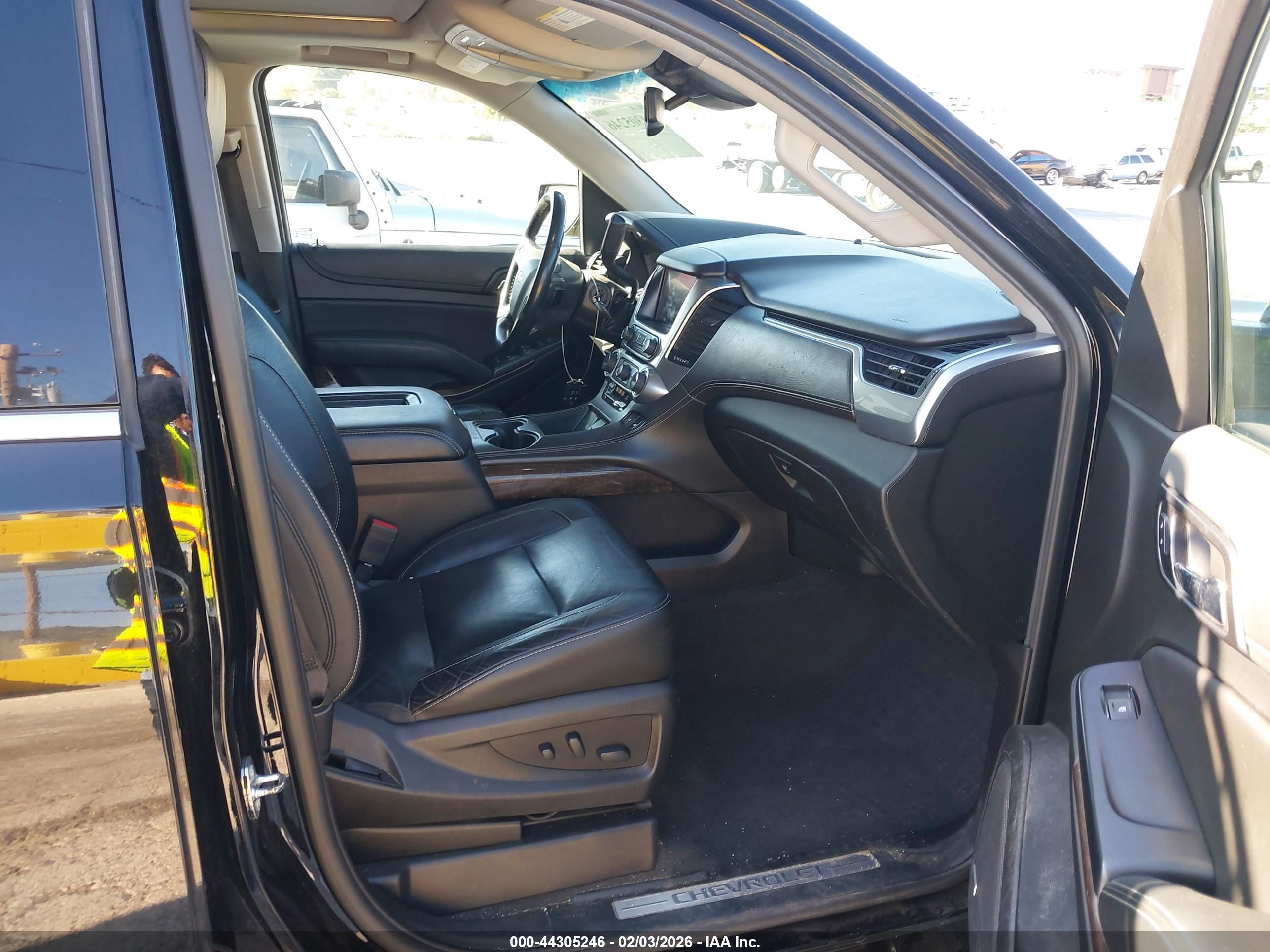 CHEVROLET SUBURBAN image 5