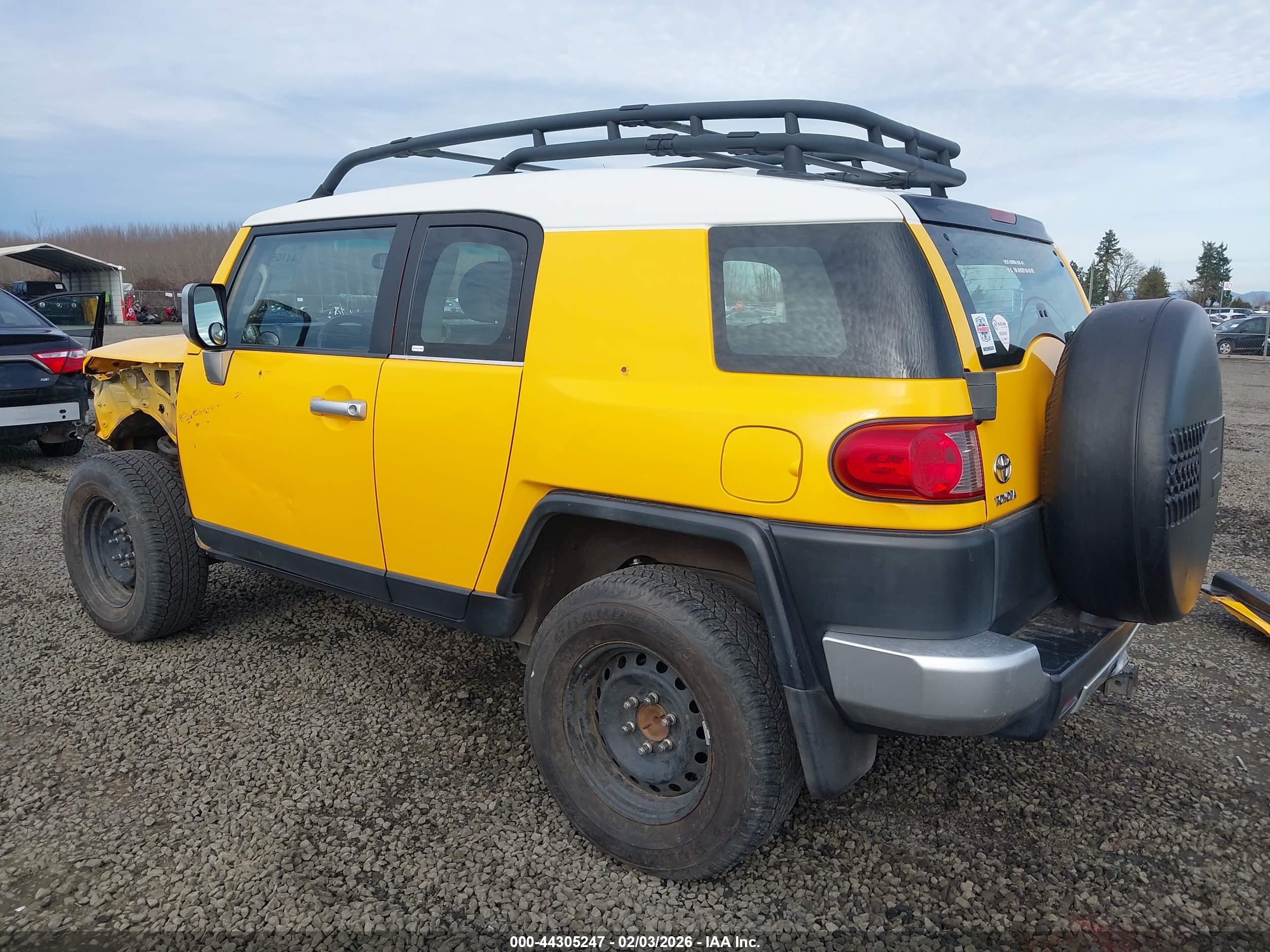 TOYOTA FJ image 3