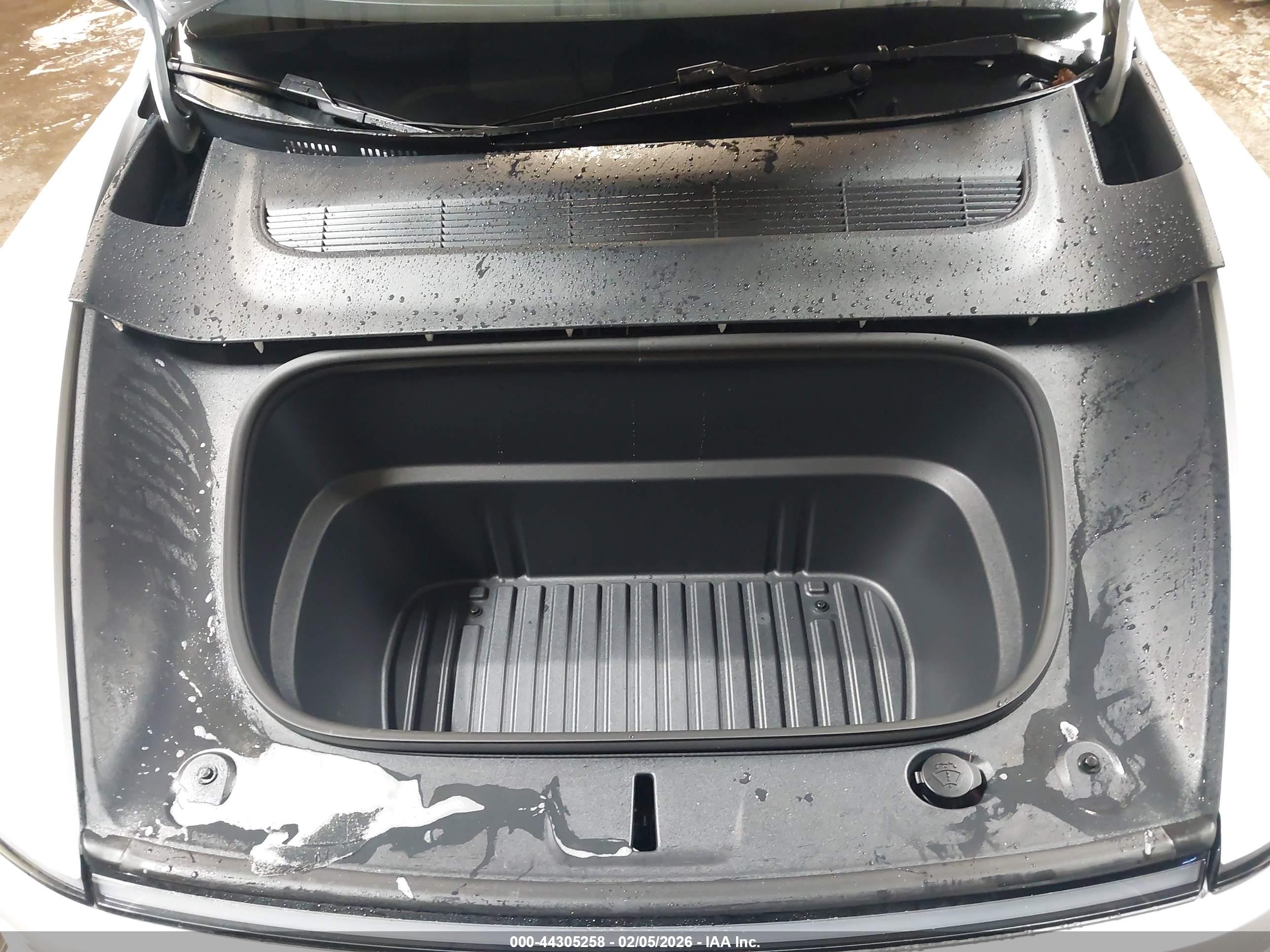 TESLA MODEL image 10