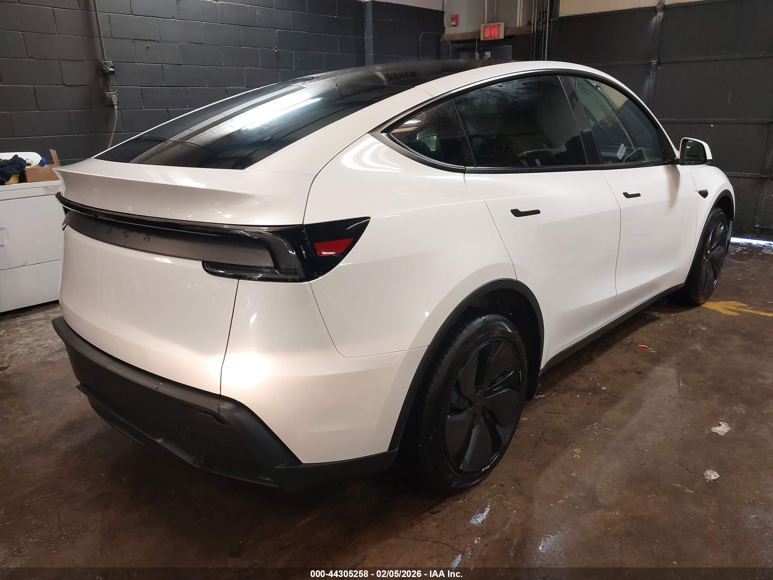 TESLA MODEL image 4