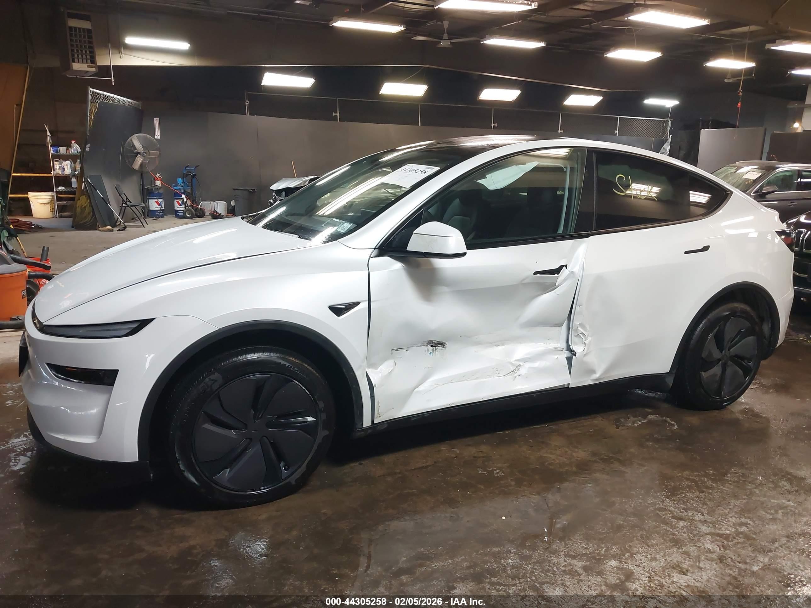 TESLA MODEL image 6