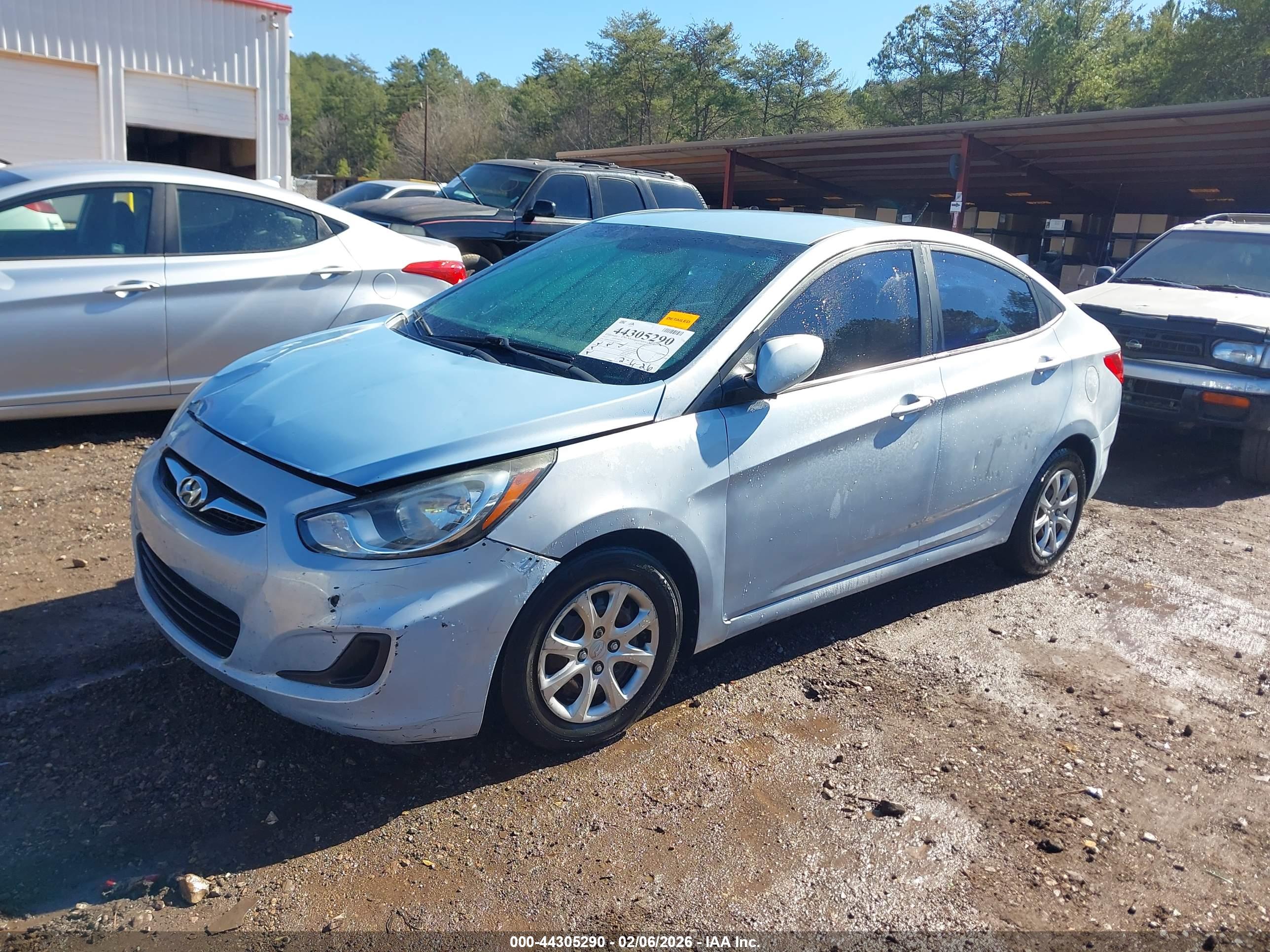 HYUNDAI ACCENT image 2