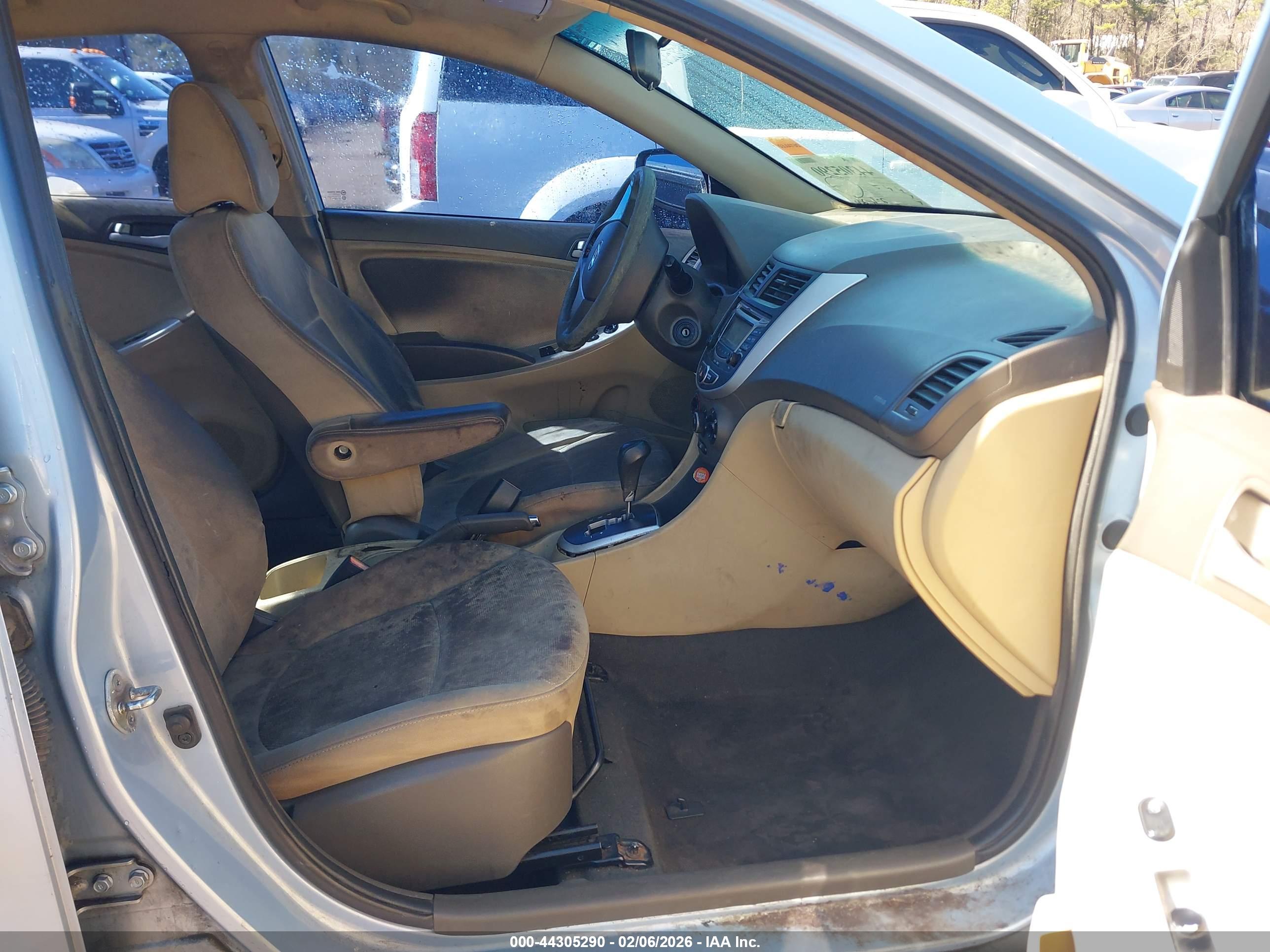 HYUNDAI ACCENT image 5