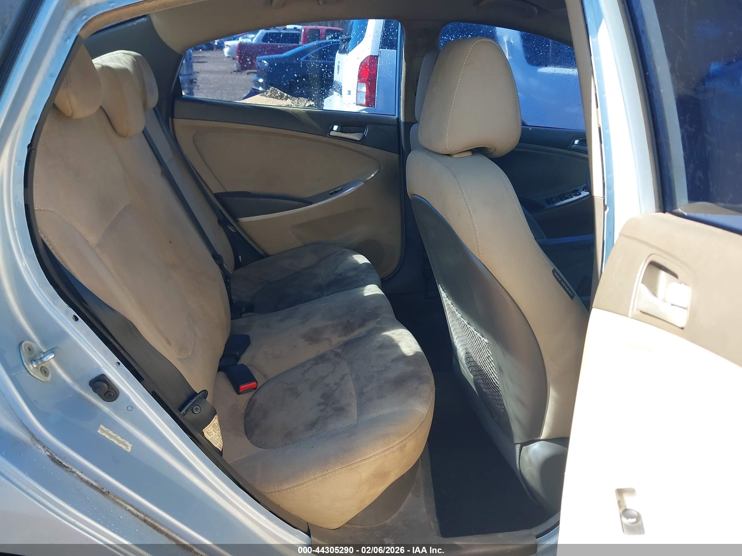 HYUNDAI ACCENT image 8