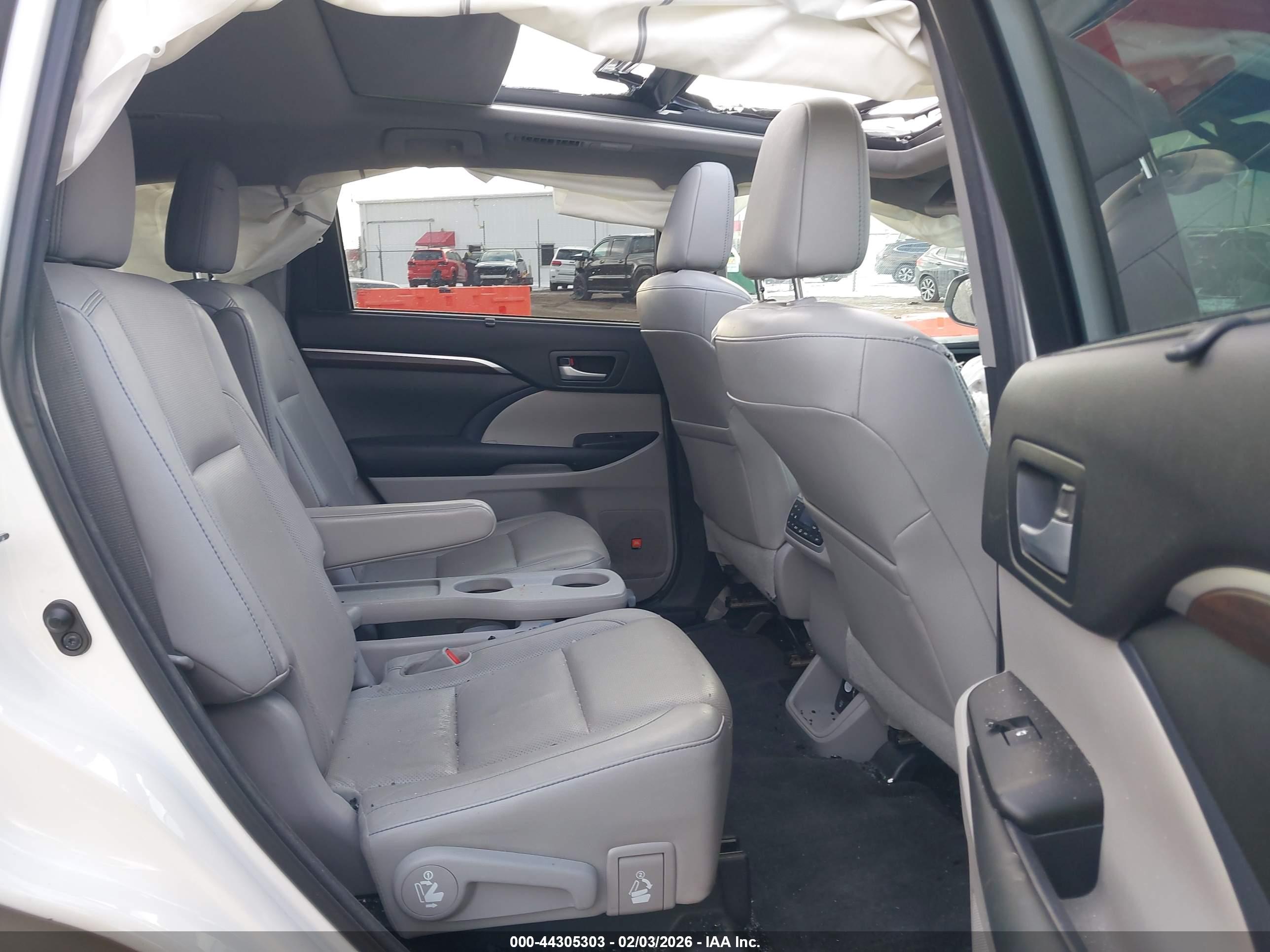 TOYOTA HIGHLANDER image 8