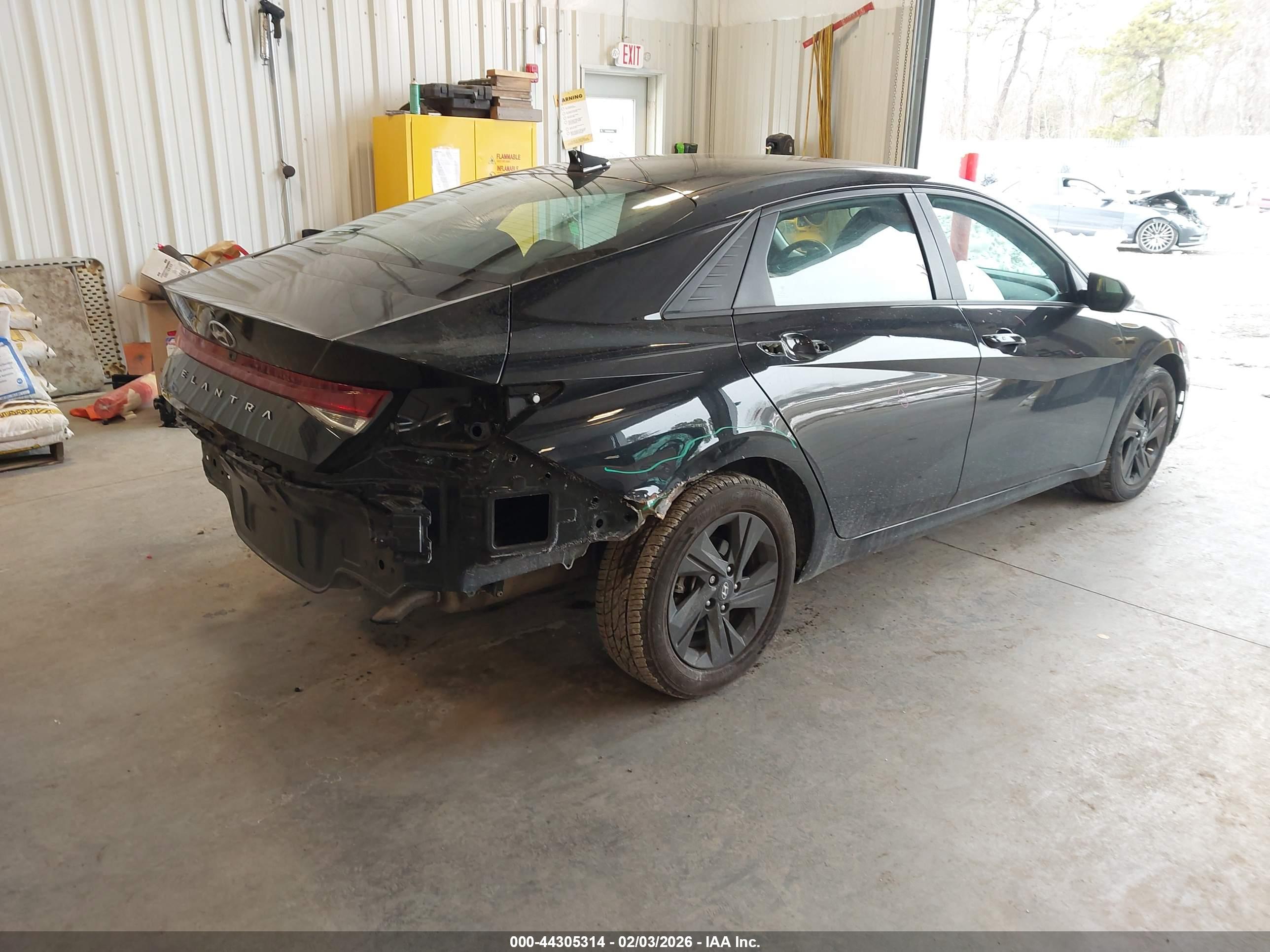 HYUNDAI ELANTRA image 4