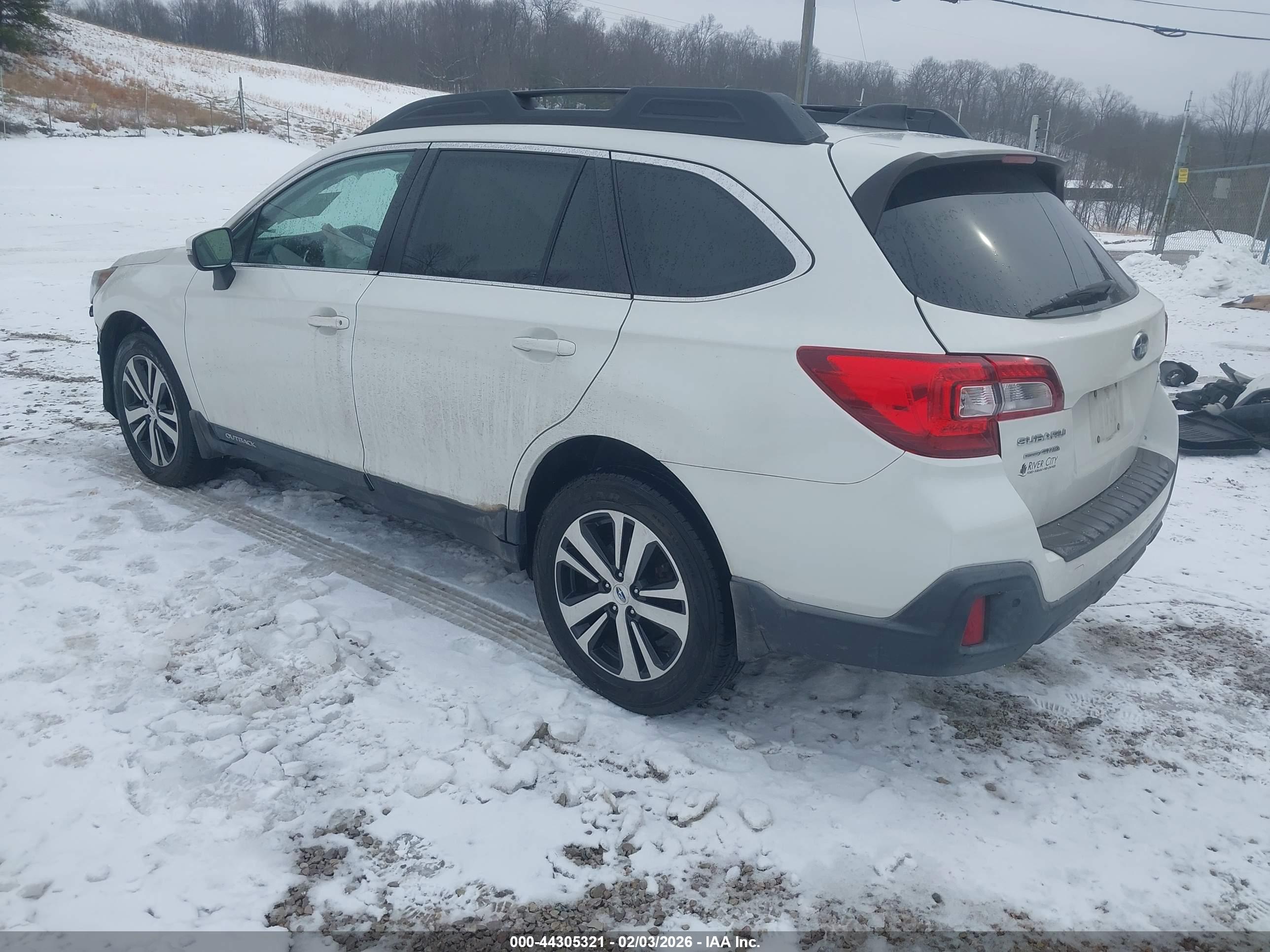 SUBARU OUTBACK image 3