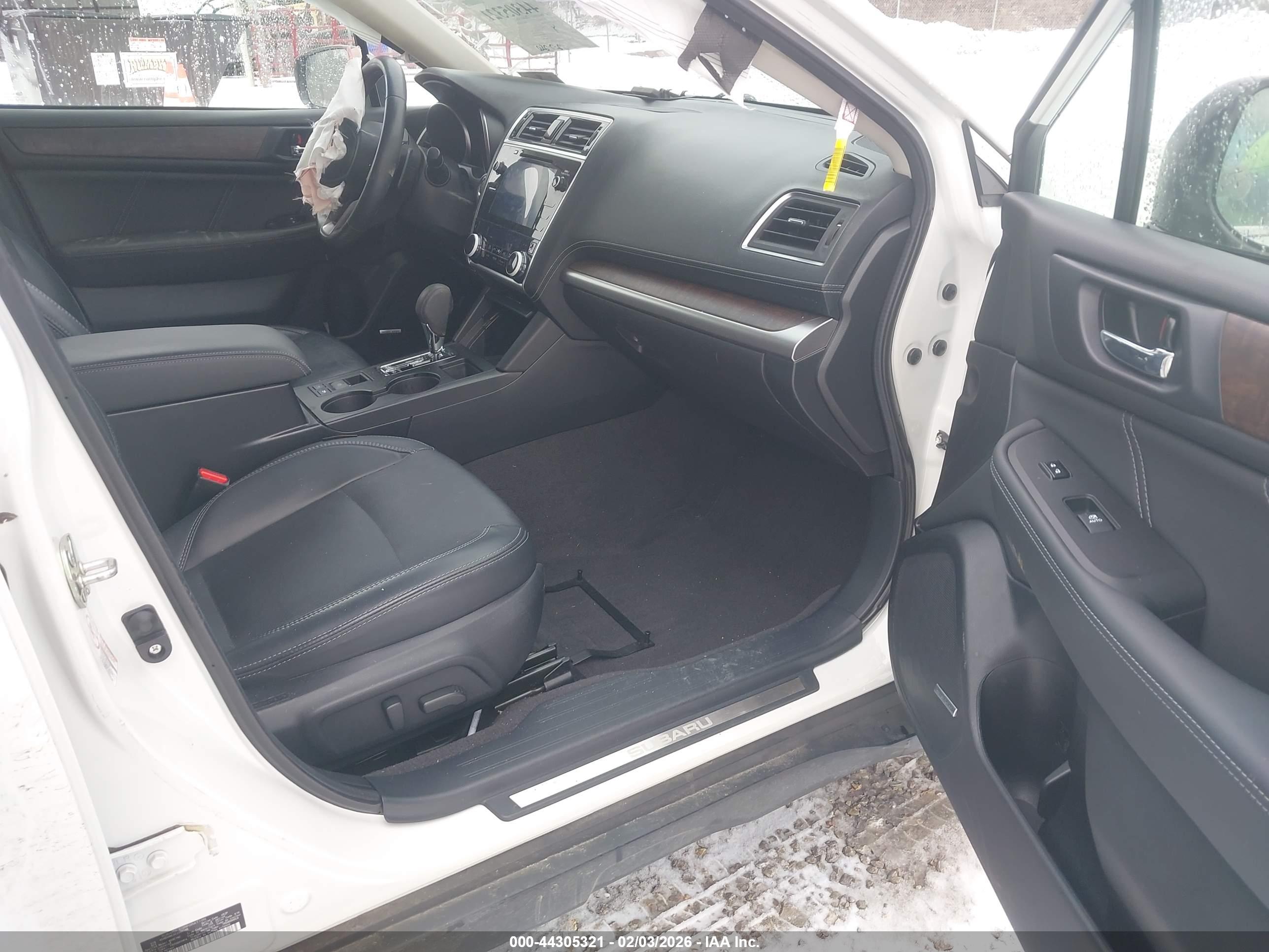 SUBARU OUTBACK image 5