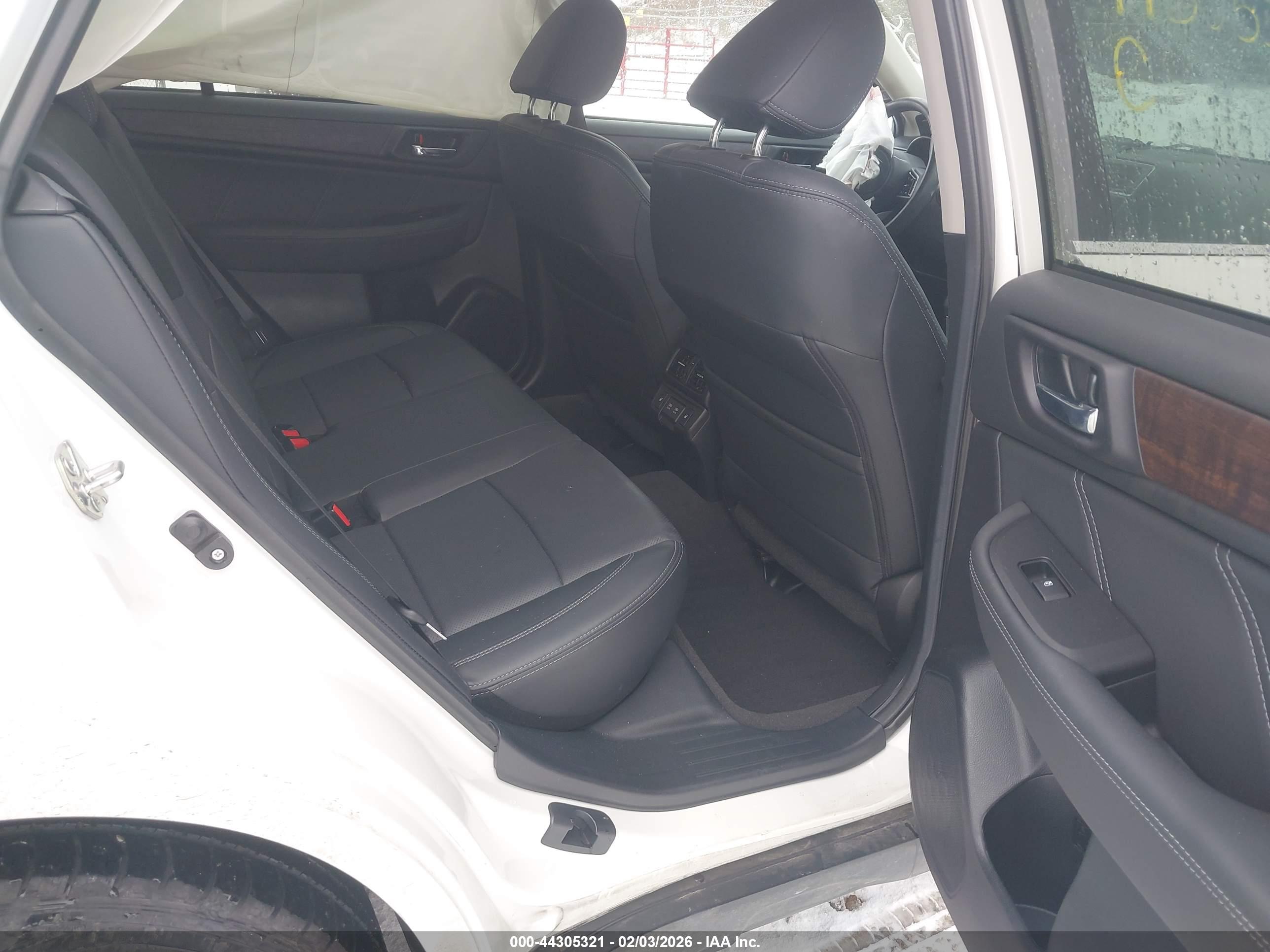 SUBARU OUTBACK image 8
